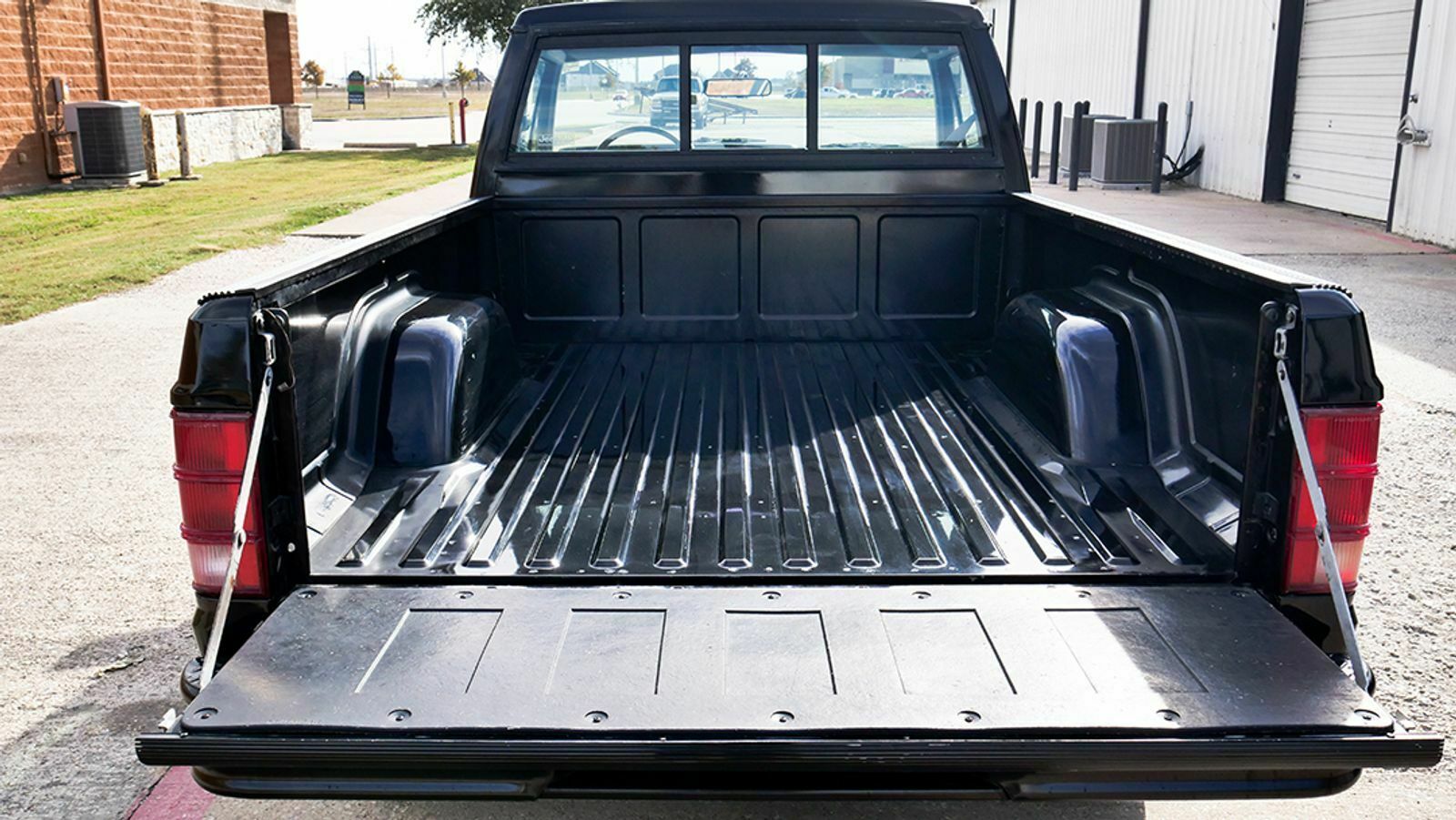 This Super Low-Mileage Jeep Comanche Pickup Truck Just Sold For $24,800