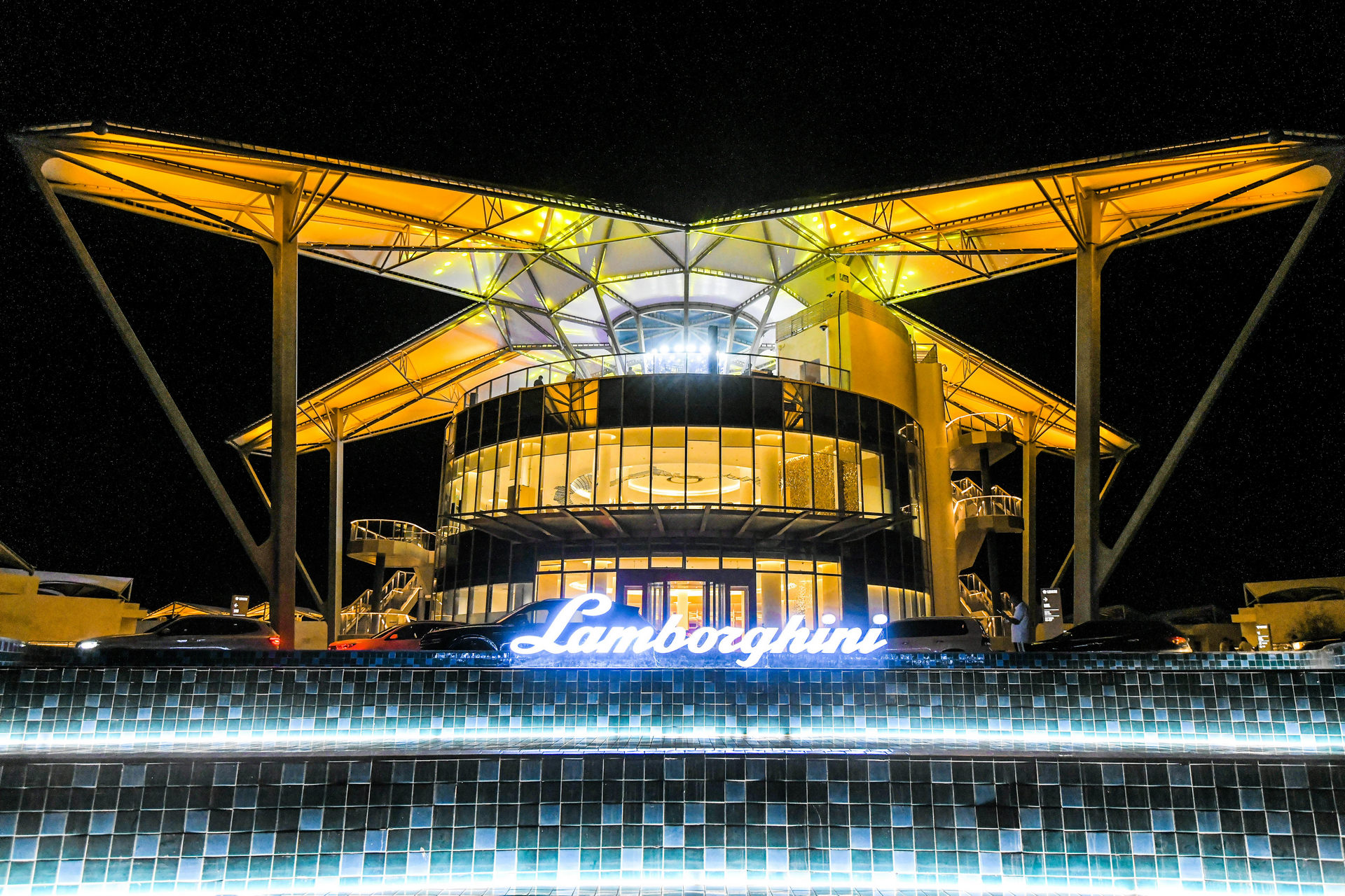 Lamborghini’s Esperienza Giro Takes Chinese Owners On Five-Day Roadtrip