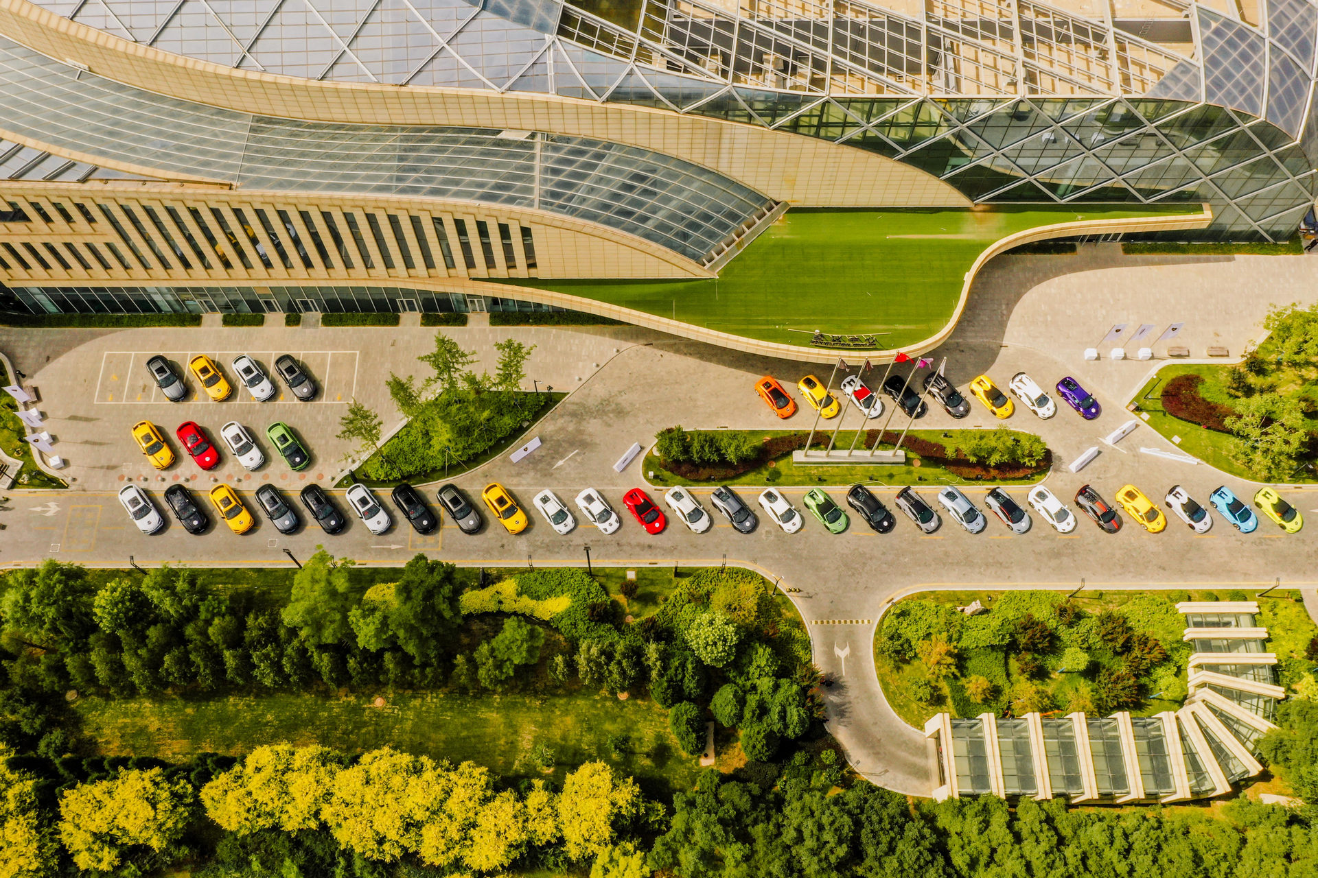 Lamborghini’s Esperienza Giro Takes Chinese Owners On Five-Day Roadtrip