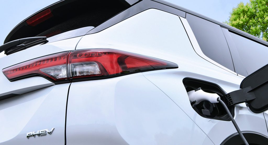  Mitsubishi Teases The New Outlander PHEV Landing In The US Next Year