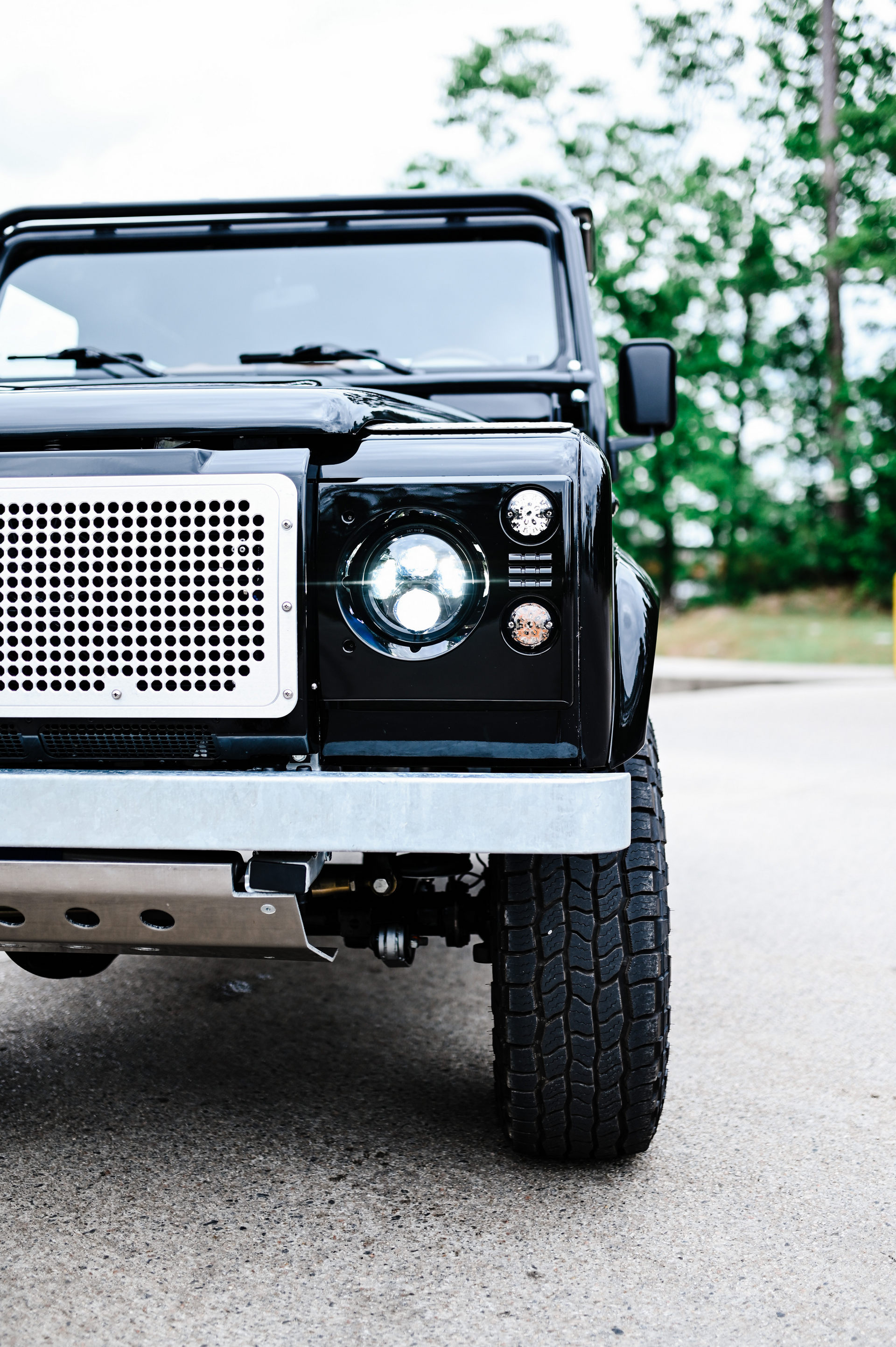 Osprey’s Two-Door 1997 Land Rover Defender LS3 V8 Is Just About Perfect For Restomod Lovers