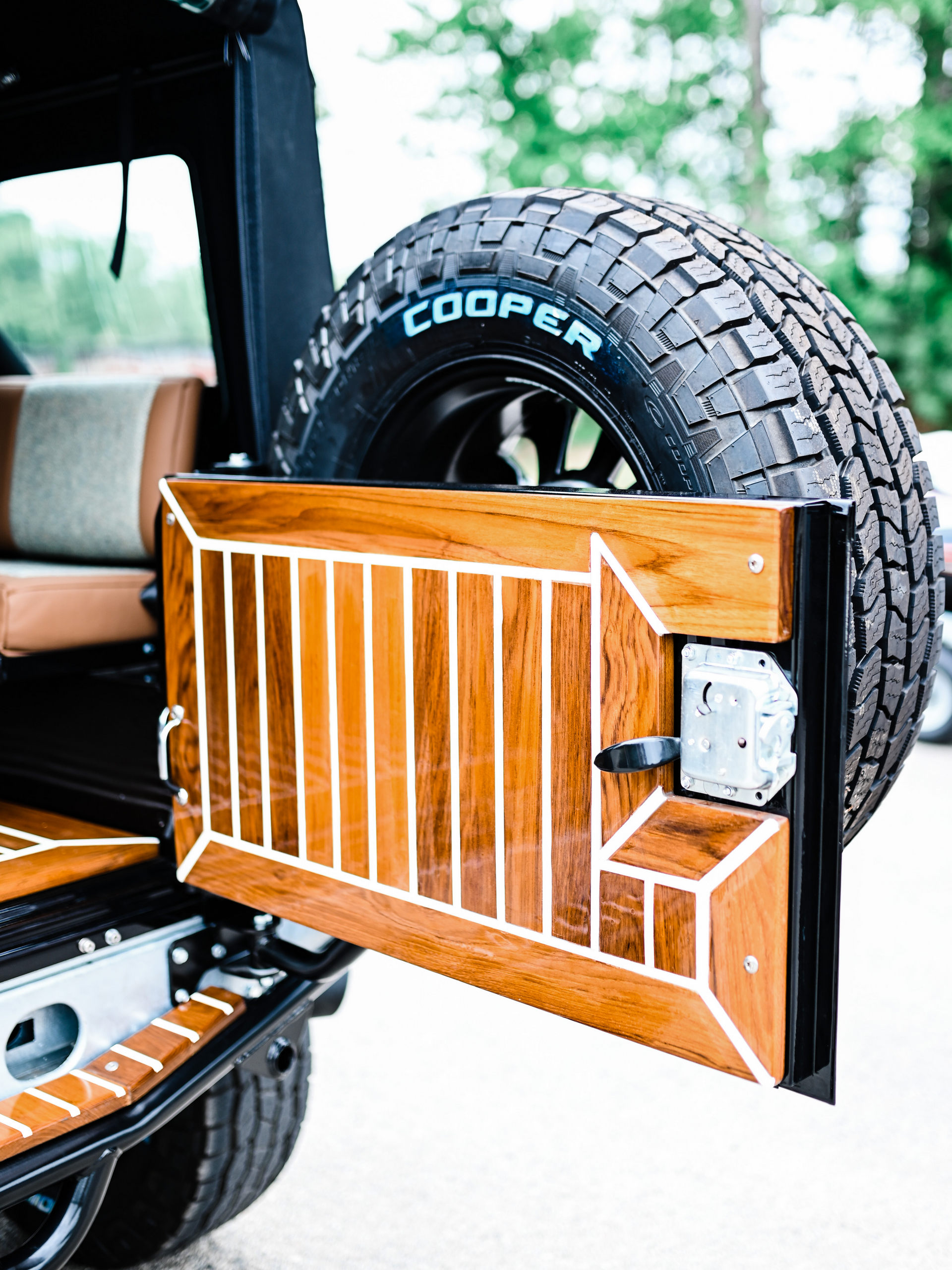 Osprey’s Two-Door 1997 Land Rover Defender LS3 V8 Is Just About Perfect For Restomod Lovers