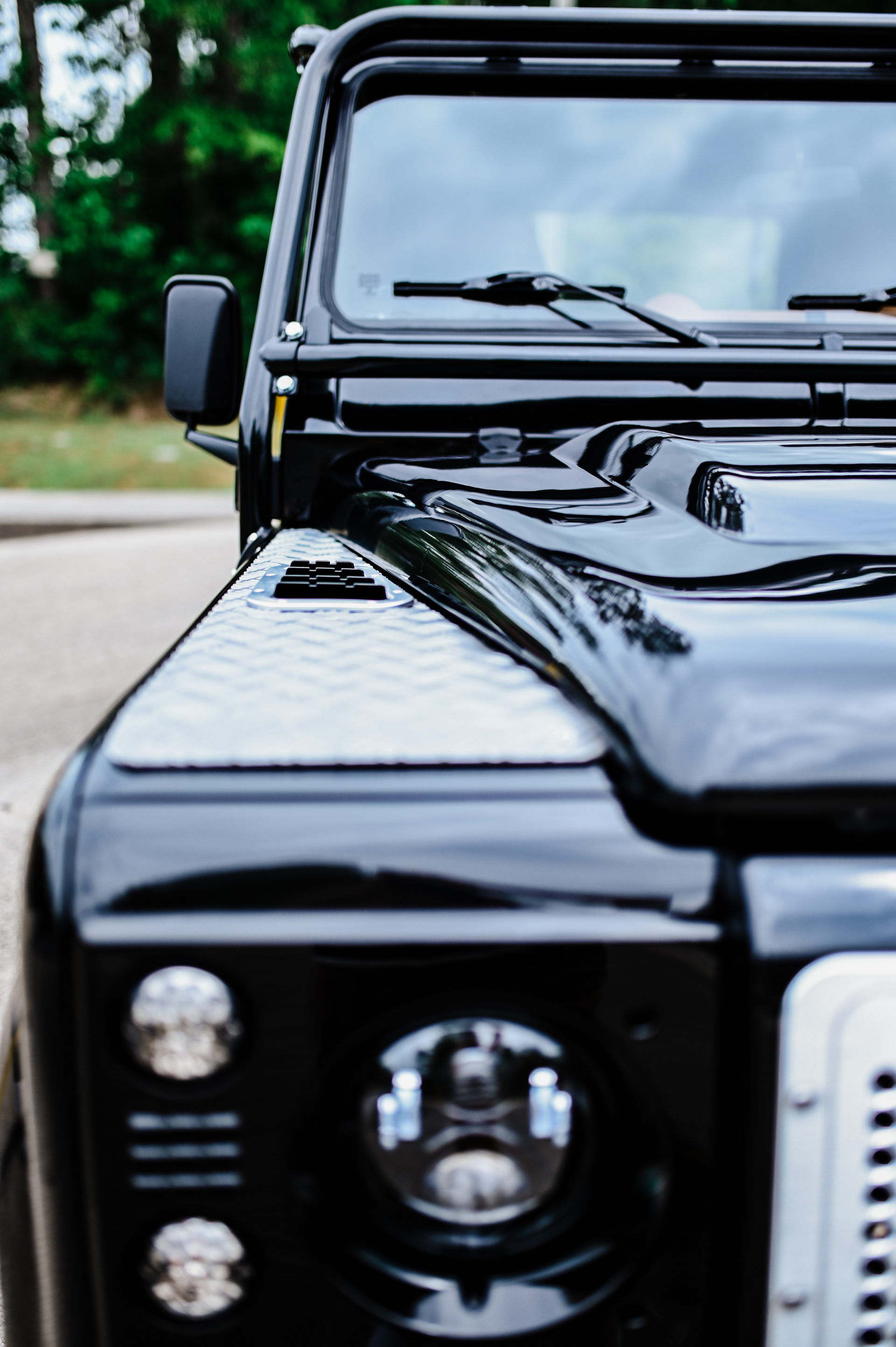 Osprey’s Two-Door 1997 Land Rover Defender LS3 V8 Is Just About Perfect For Restomod Lovers