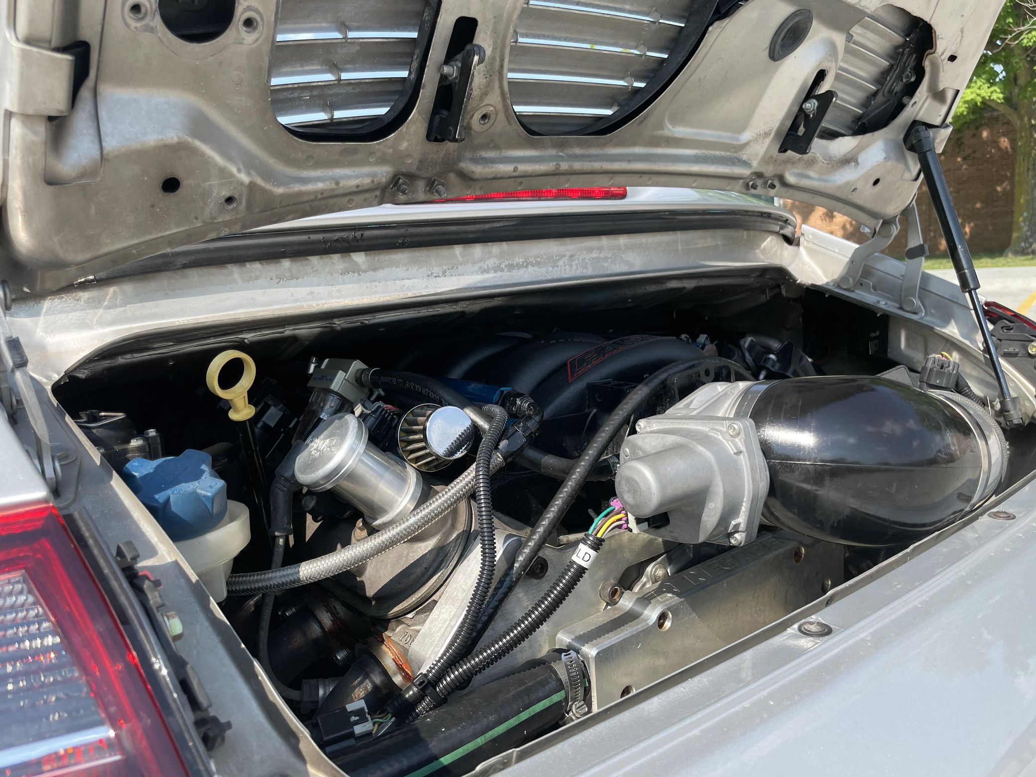 There’s ‘No Flat 6 ‘In This Wild 2000 Porsche 911 Carrera