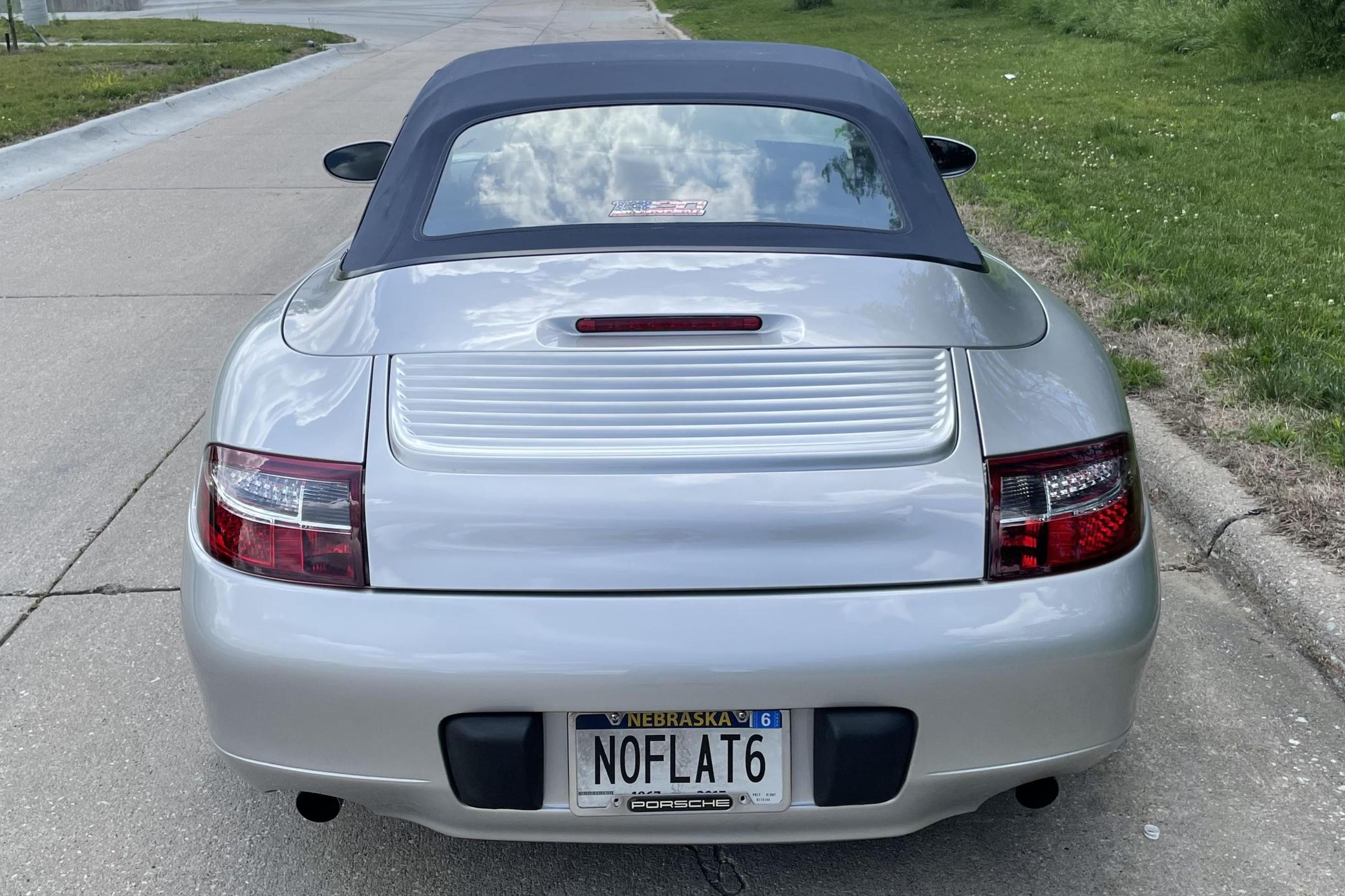 There’s ‘No Flat 6 ‘In This Wild 2000 Porsche 911 Carrera