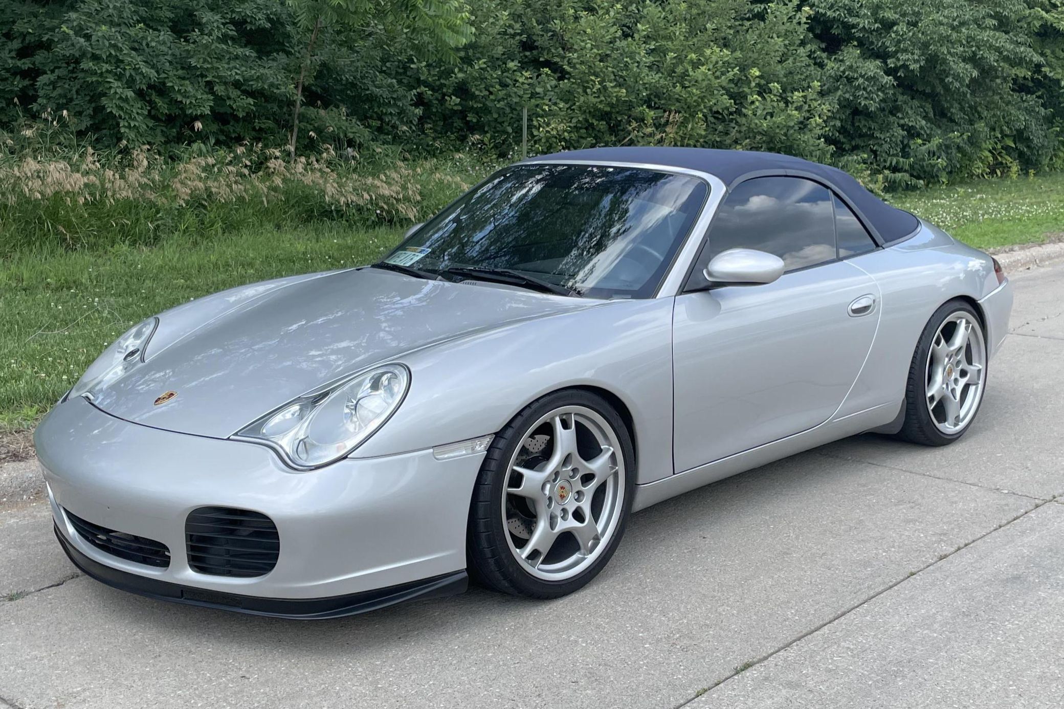 There’s ‘No Flat 6 ‘In This Wild 2000 Porsche 911 Carrera