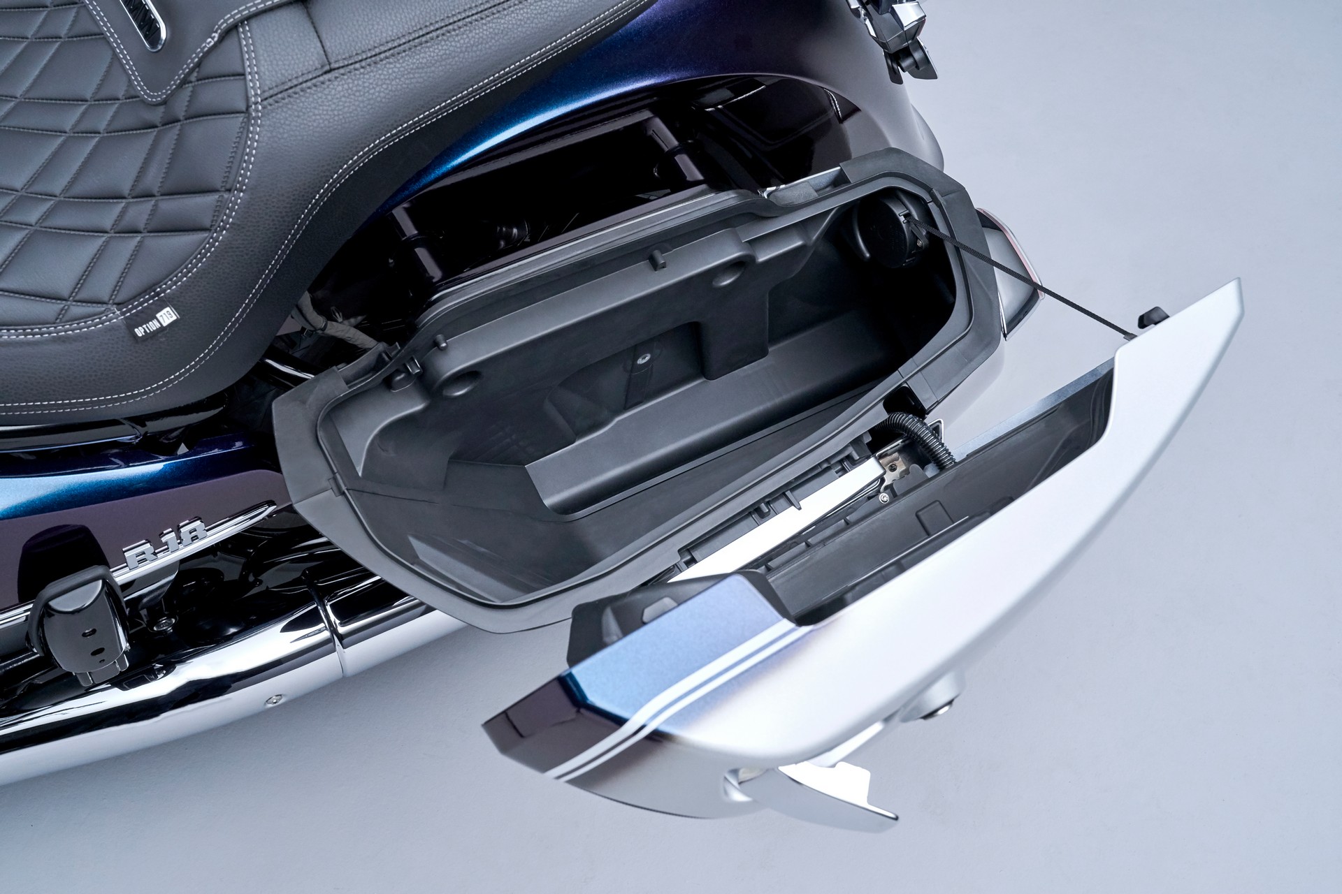 BMW Motorrad Introduces New R 18 B And R 18 Transcontinental