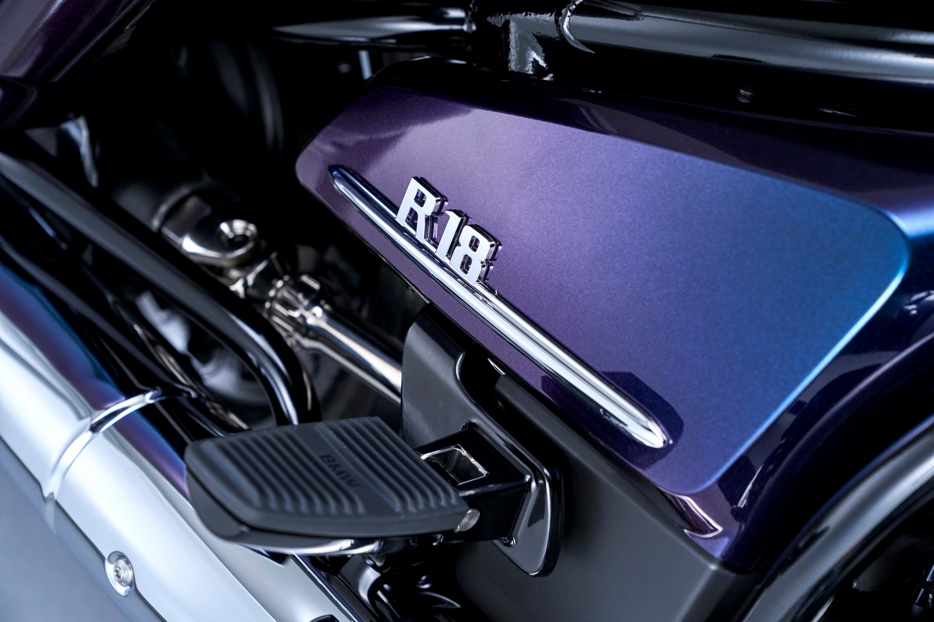 BMW Motorrad Introduces New R 18 B And R 18 Transcontinental