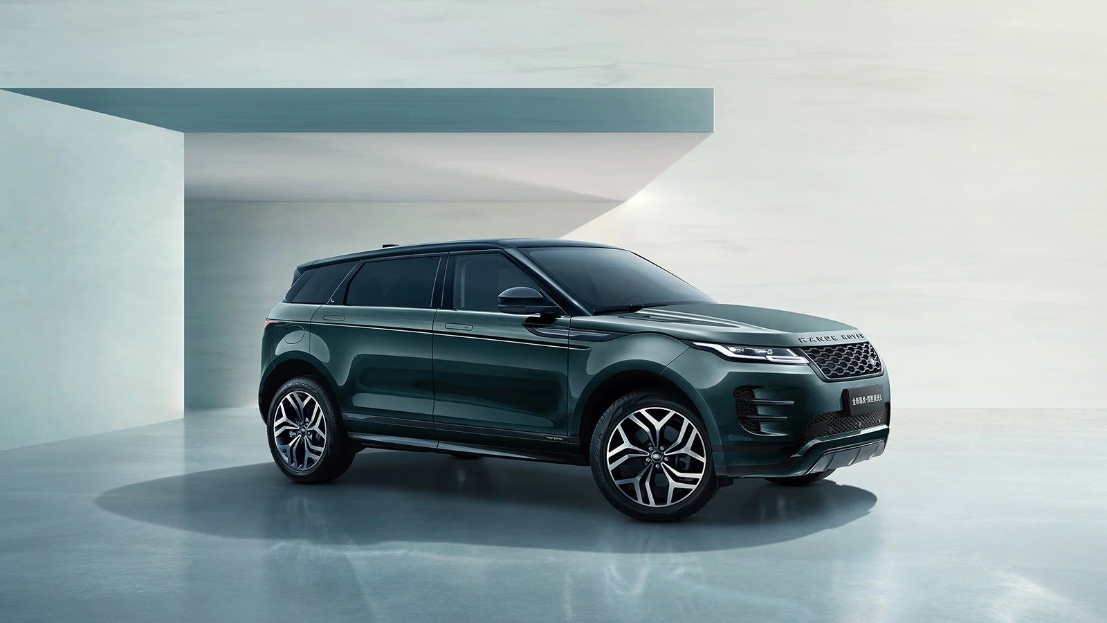 Range Rover Evoque L Stretches Out For China, Gains 4.9 Inches Of Rear Legroom