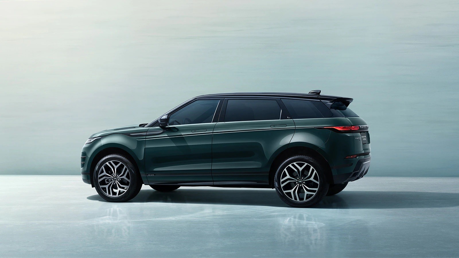 Range Rover Evoque L Stretches Out For China, Gains 4.9 Inches Of Rear Legroom