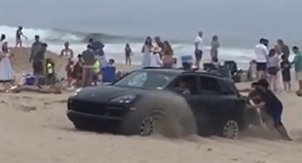  Off-Road Mode Or Not, This Porsche Cayenne Driver Got Stuck In The Sand Anyway