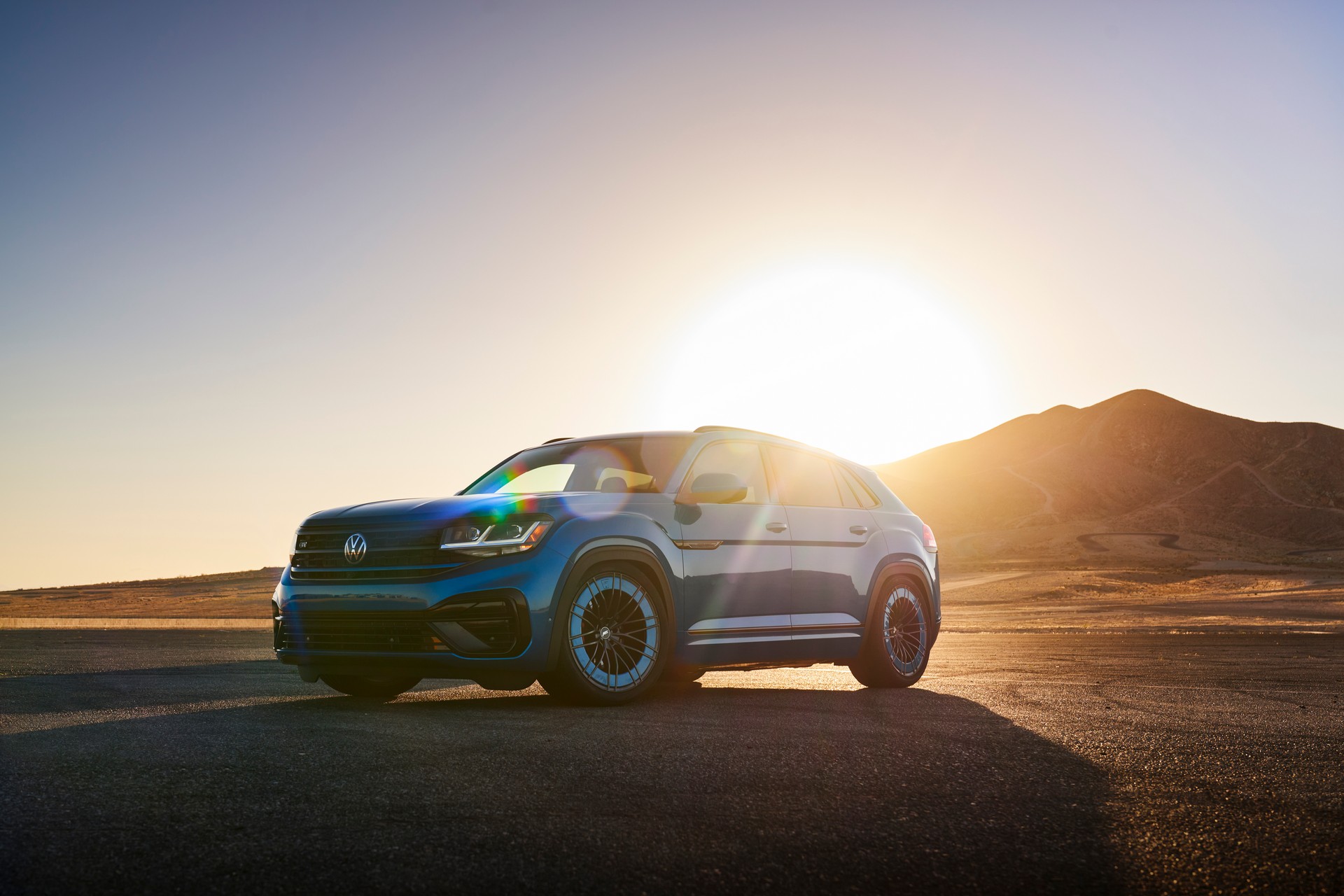 VW Atlas Cross Sport GT Concept Debuts With Sportier Styling And 300+ HP