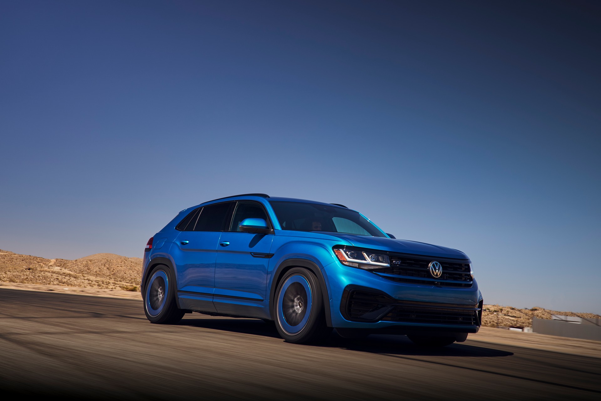 VW Atlas Cross Sport GT Concept Debuts With Sportier Styling And 300+ HP