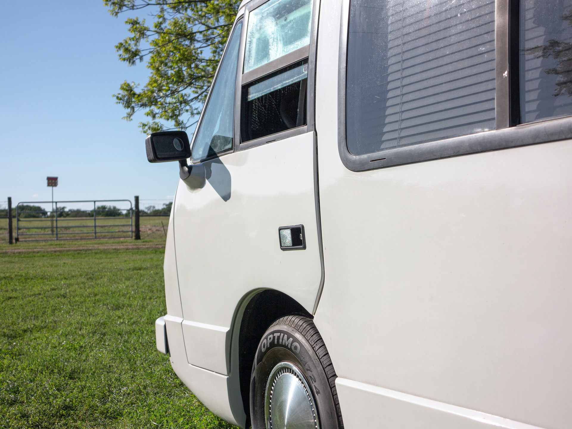 This Weird RV Is A Vixen 21 TD Powered By A BMW Straight-Six And Penned By The DeLorean’s Designer