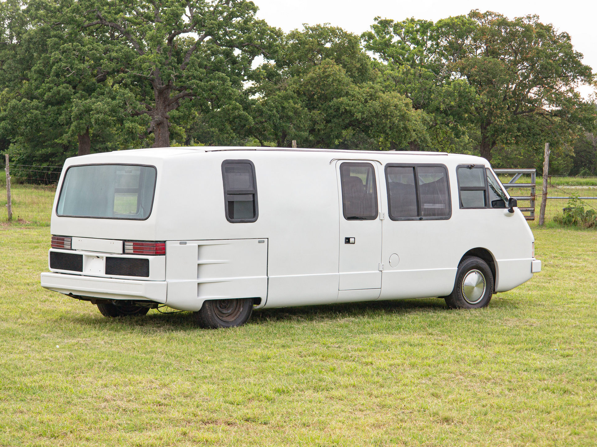 This Weird RV Is A Vixen 21 TD Powered By A BMW Straight-Six And Penned By The DeLorean’s Designer