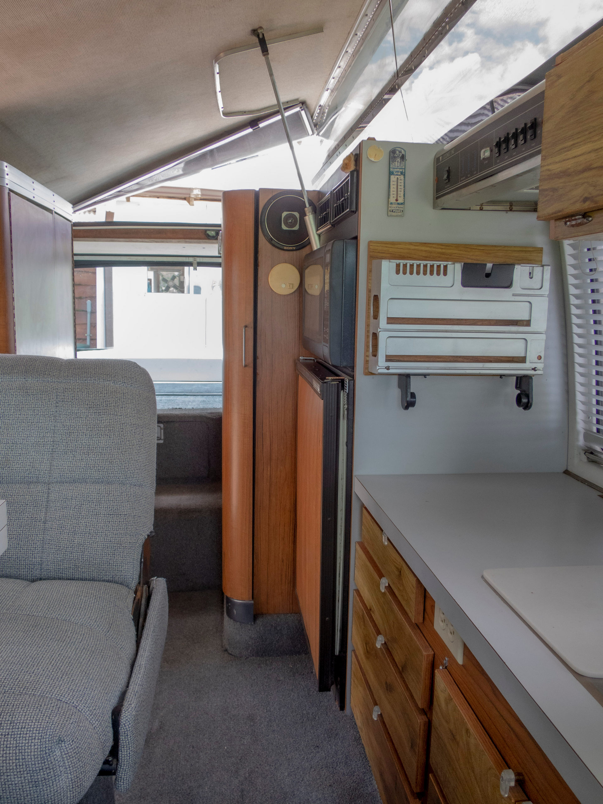 This Weird RV Is A Vixen 21 TD Powered By A BMW Straight-Six And Penned By The DeLorean’s Designer