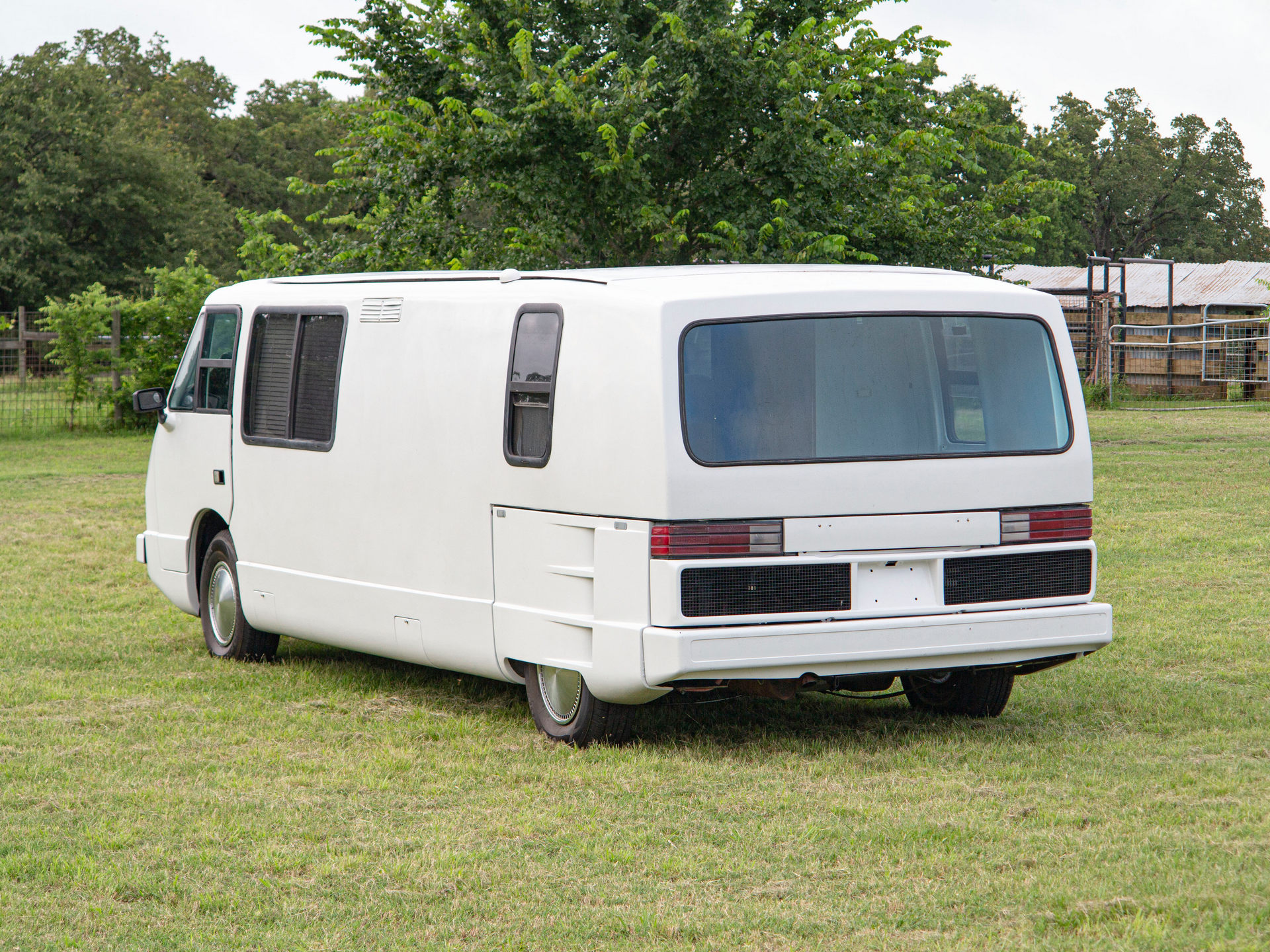 This Weird RV Is A Vixen 21 TD Powered By A BMW Straight-Six And Penned By The DeLorean’s Designer