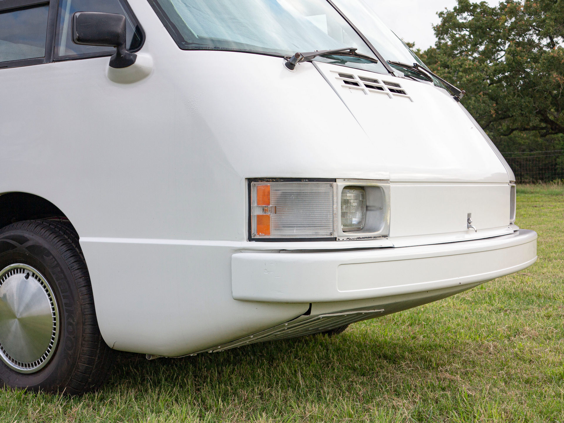 This Weird RV Is A Vixen 21 TD Powered By A BMW Straight-Six And Penned By The DeLorean’s Designer