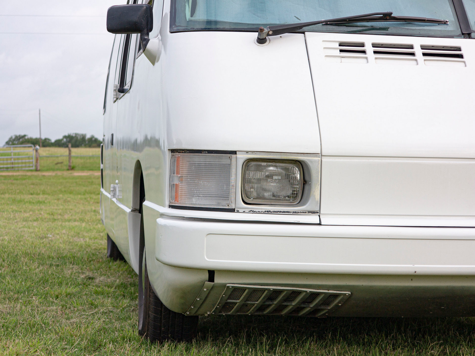 This Weird RV Is A Vixen 21 TD Powered By A BMW Straight-Six And Penned By The DeLorean’s Designer