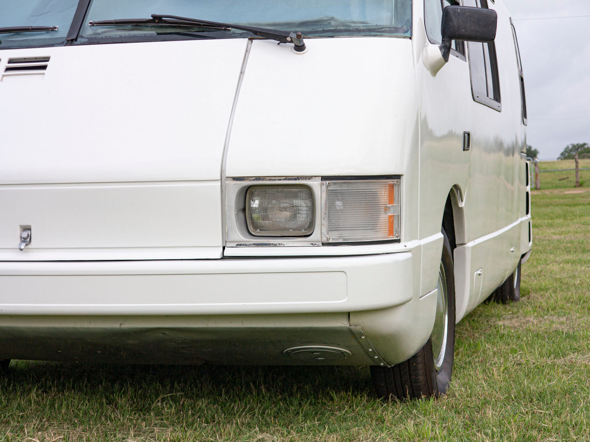 This Weird RV Is A Vixen 21 TD Powered By A BMW Straight-Six And Penned By The DeLorean’s Designer