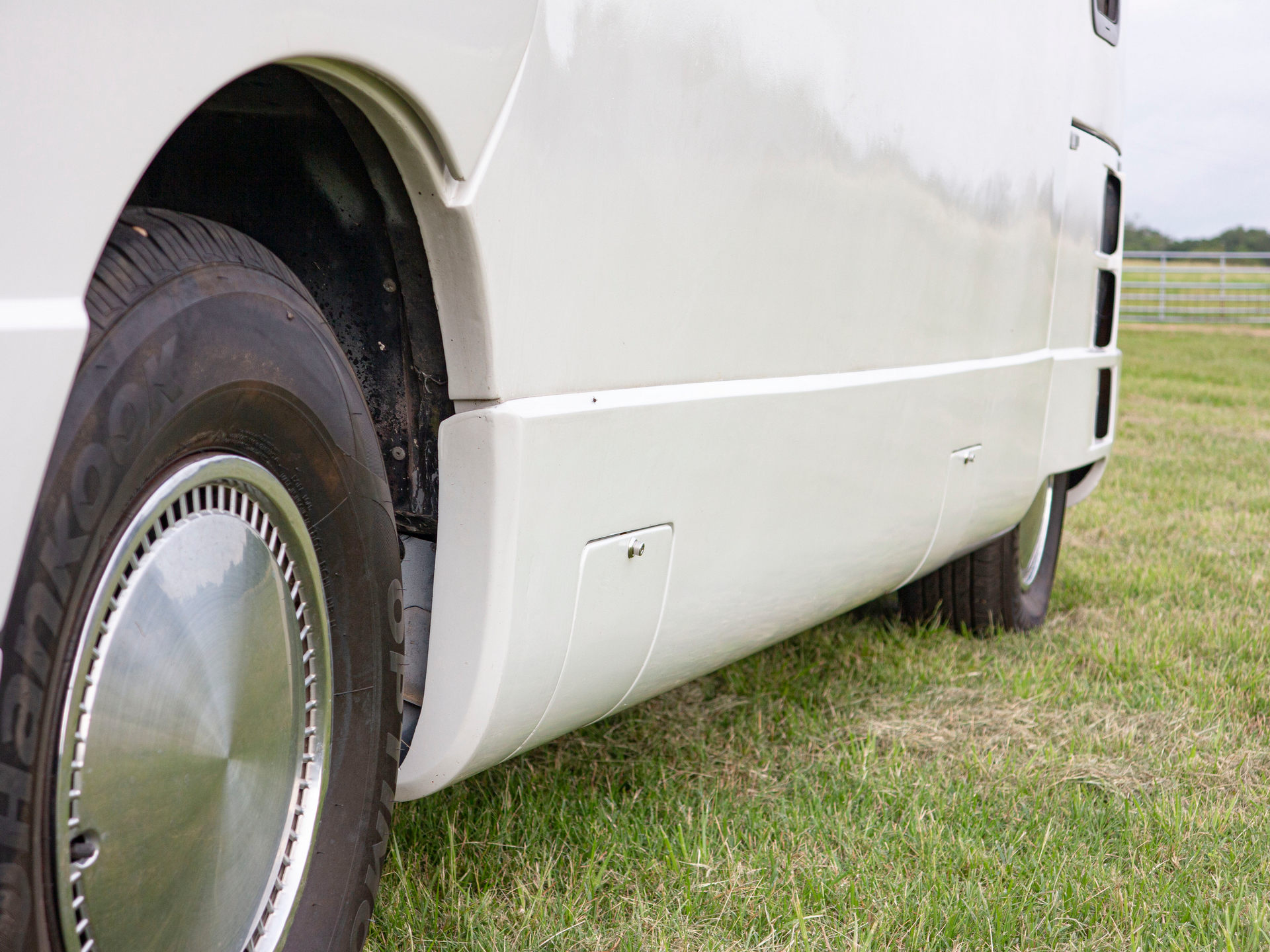 This Weird RV Is A Vixen 21 TD Powered By A BMW Straight-Six And Penned By The DeLorean’s Designer