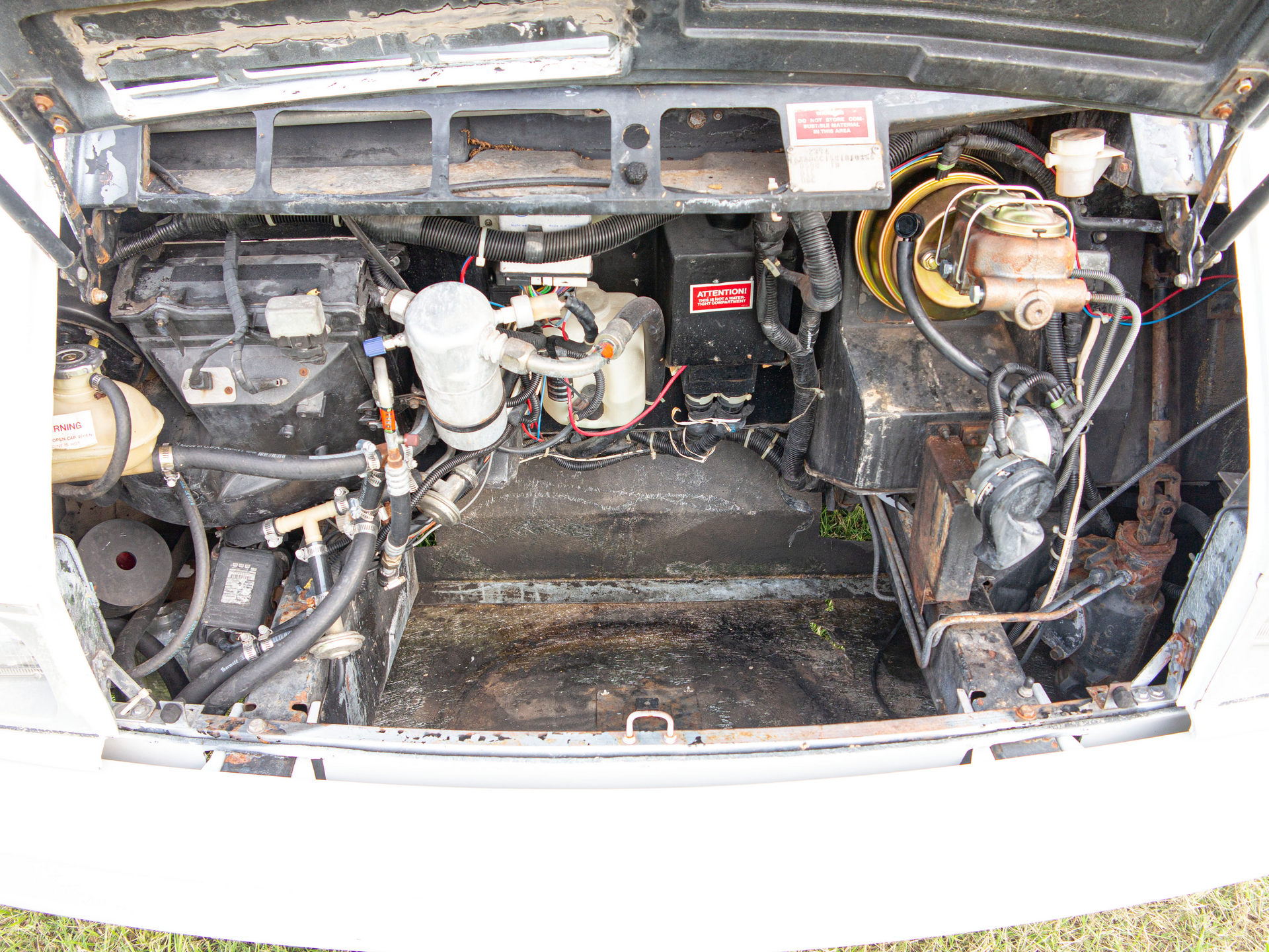 This Weird RV Is A Vixen 21 TD Powered By A BMW Straight-Six And Penned By The DeLorean’s Designer