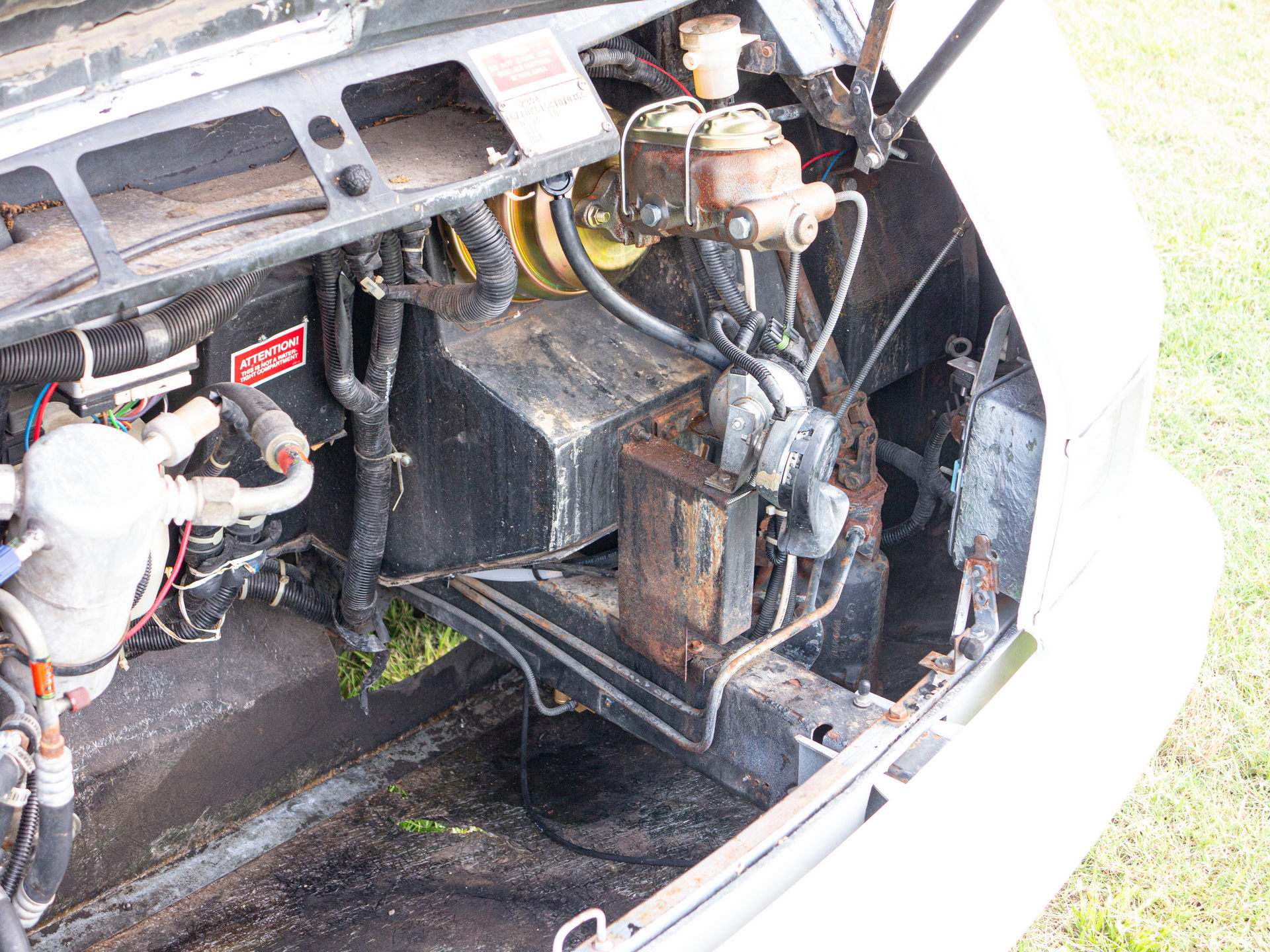 This Weird RV Is A Vixen 21 TD Powered By A BMW Straight-Six And Penned By The DeLorean’s Designer