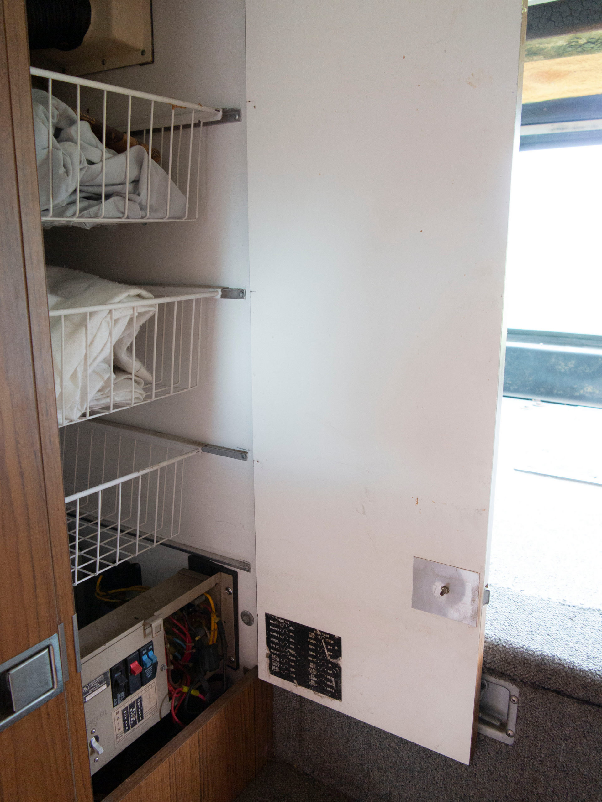 This Weird RV Is A Vixen 21 TD Powered By A BMW Straight-Six And Penned By The DeLorean’s Designer