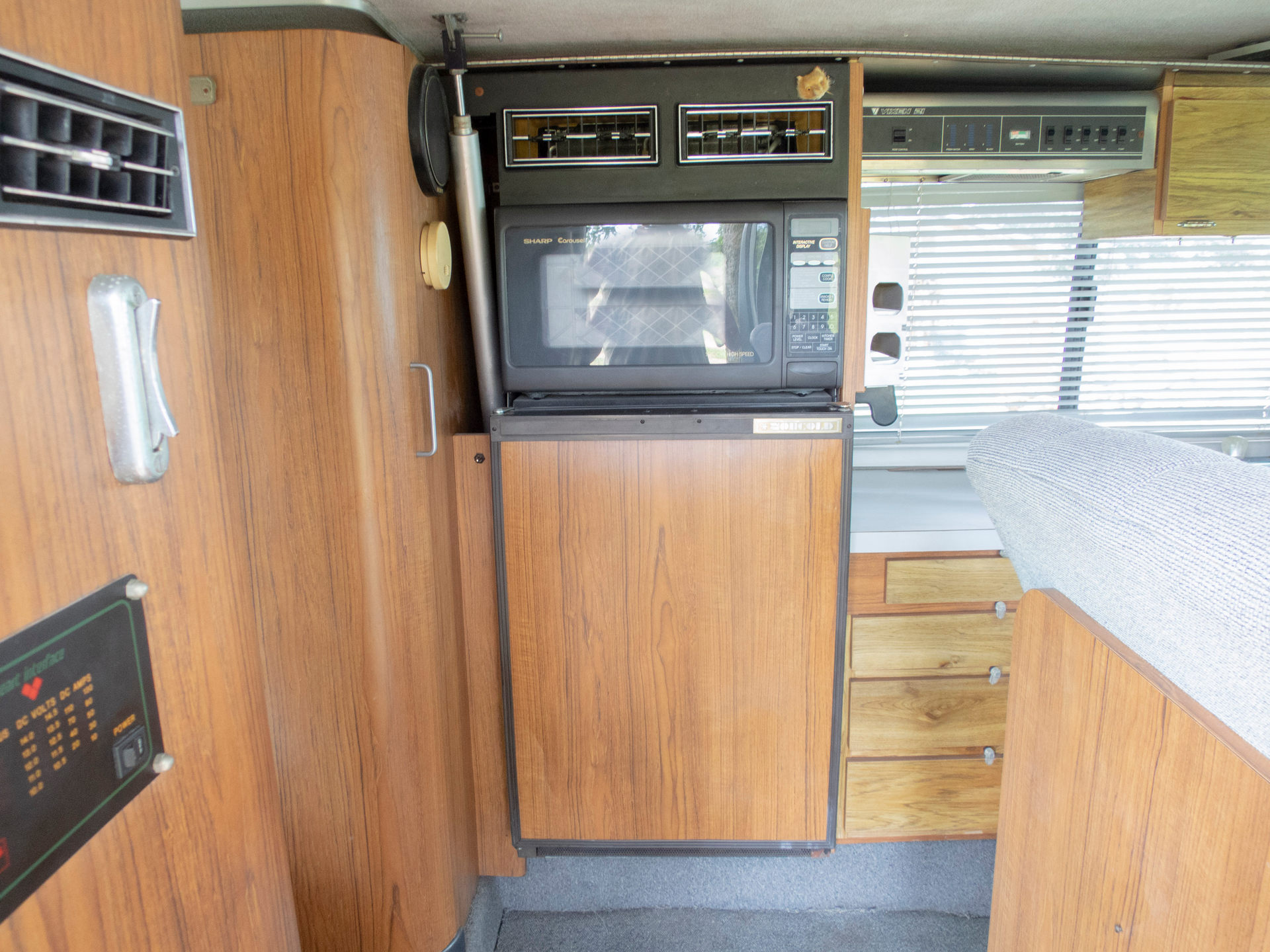 This Weird RV Is A Vixen 21 TD Powered By A BMW Straight-Six And Penned By The DeLorean’s Designer