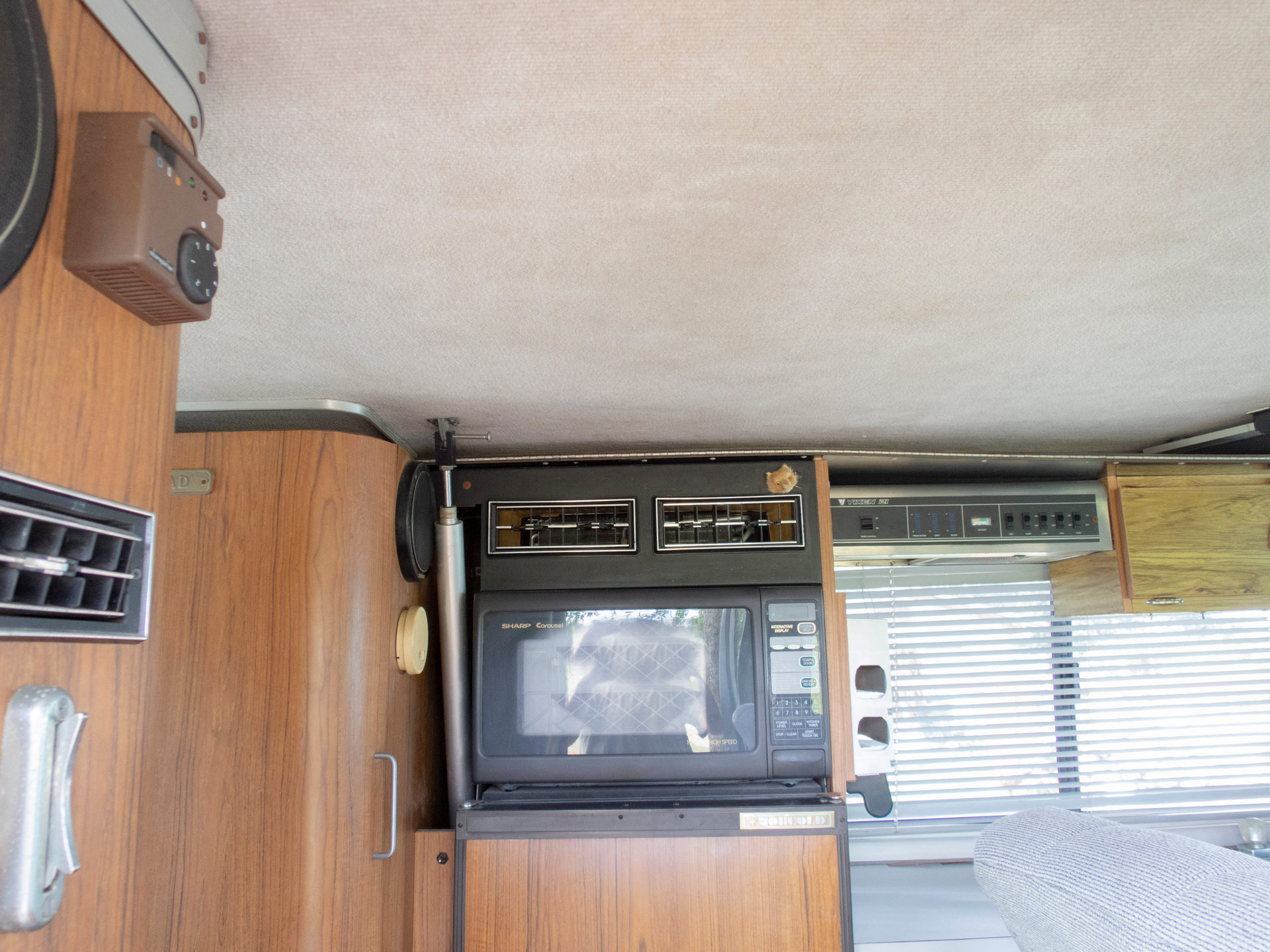 This Weird RV Is A Vixen 21 TD Powered By A BMW Straight-Six And Penned By The DeLorean’s Designer