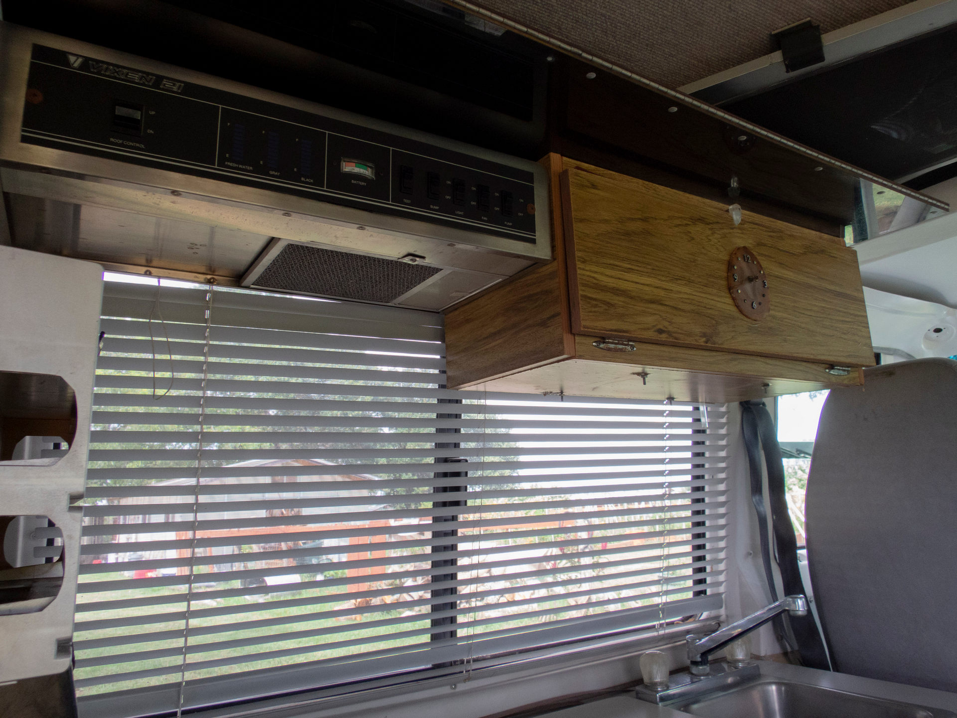 This Weird RV Is A Vixen 21 TD Powered By A BMW Straight-Six And Penned By The DeLorean’s Designer