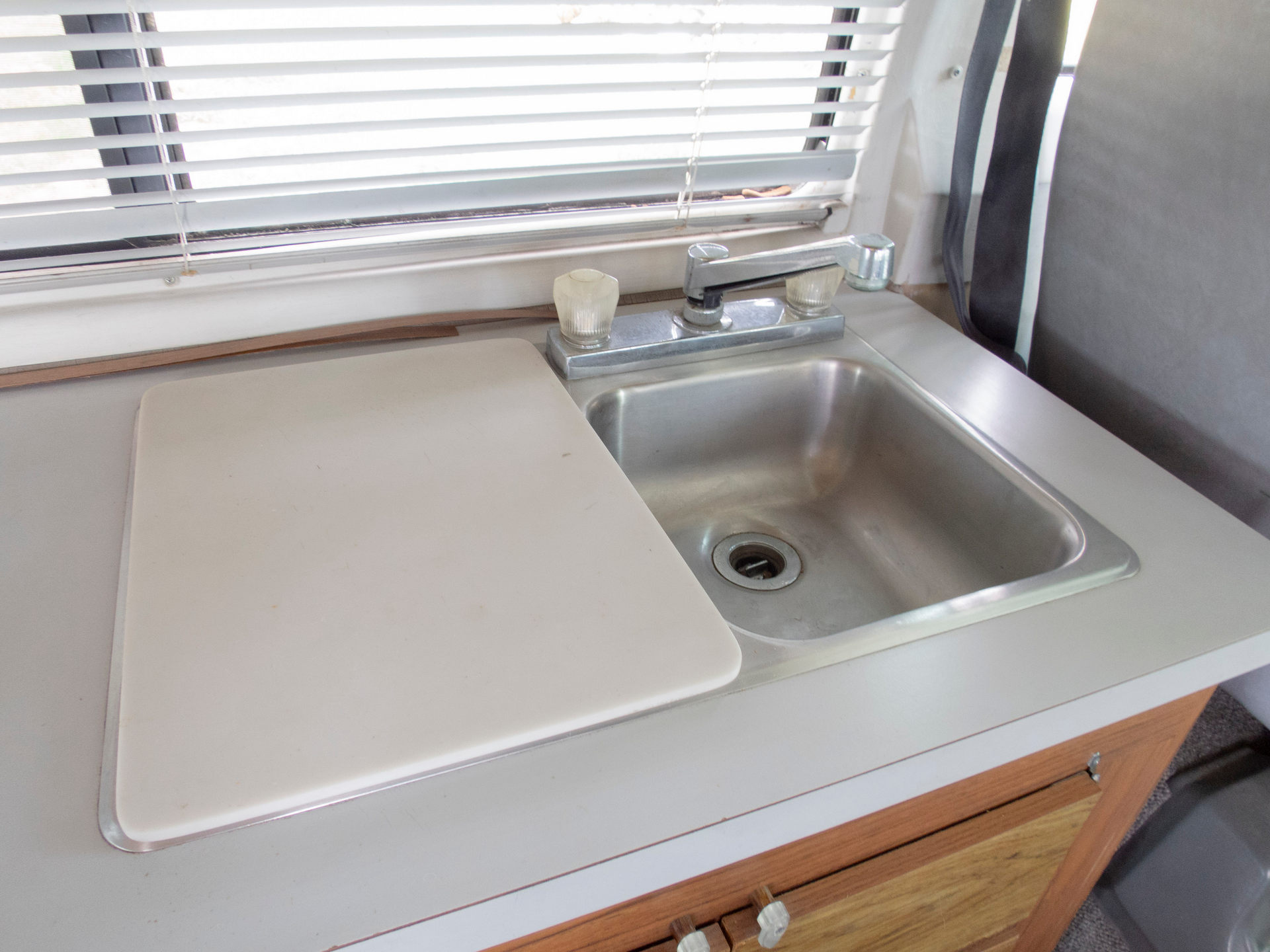 This Weird RV Is A Vixen 21 TD Powered By A BMW Straight-Six And Penned By The DeLorean’s Designer