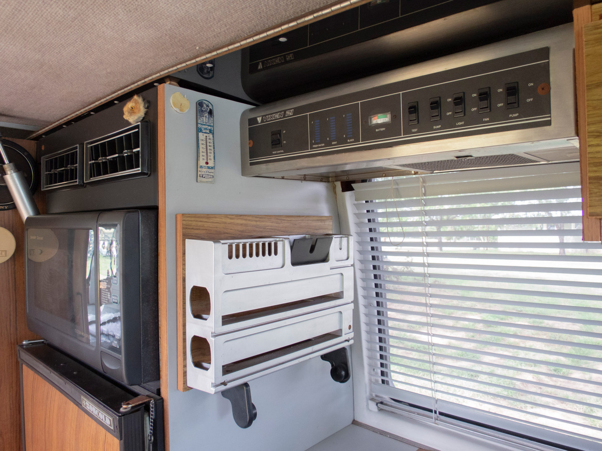 This Weird RV Is A Vixen 21 TD Powered By A BMW Straight-Six And Penned By The DeLorean’s Designer