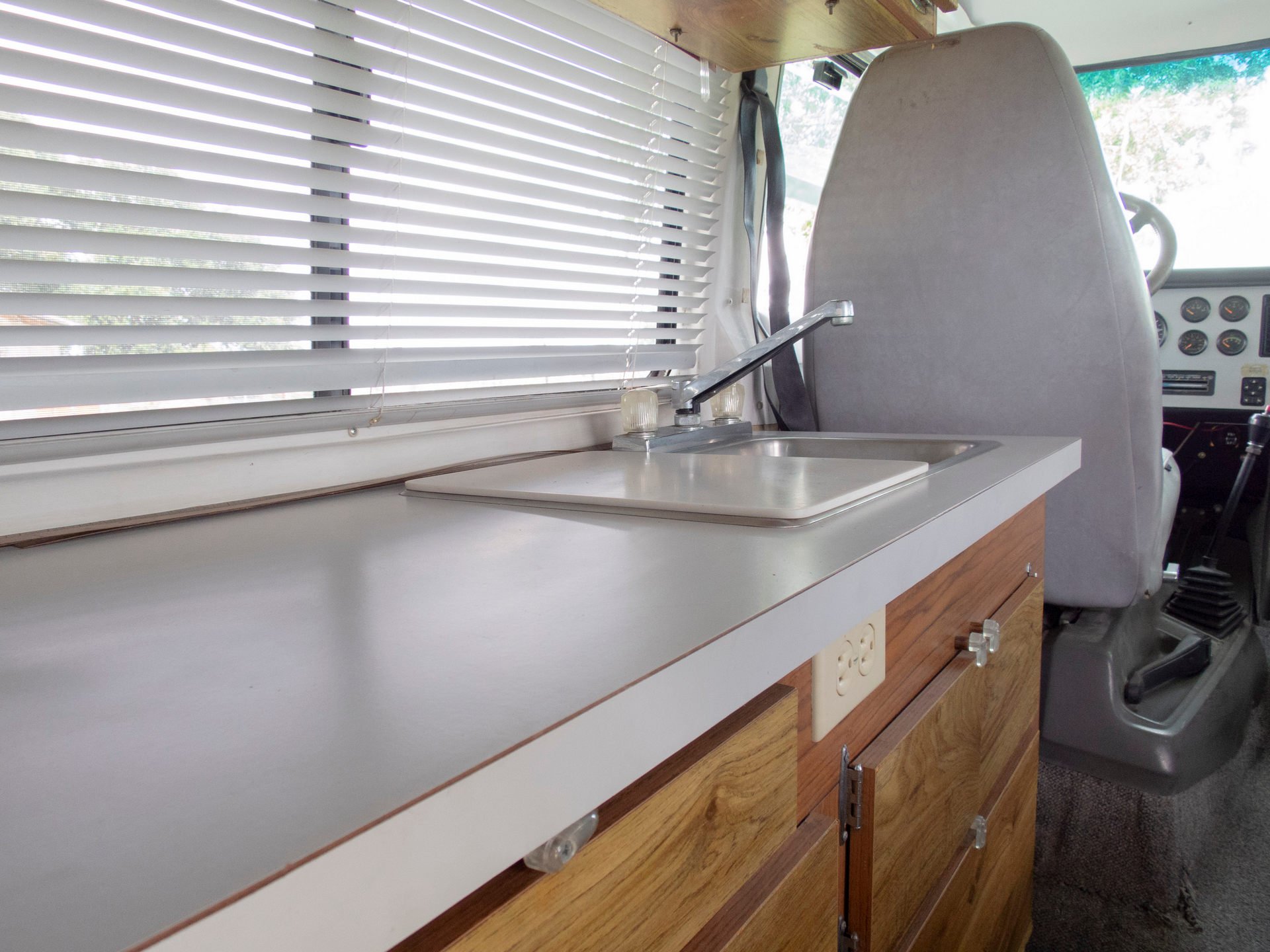 This Weird RV Is A Vixen 21 TD Powered By A BMW Straight-Six And Penned By The DeLorean’s Designer