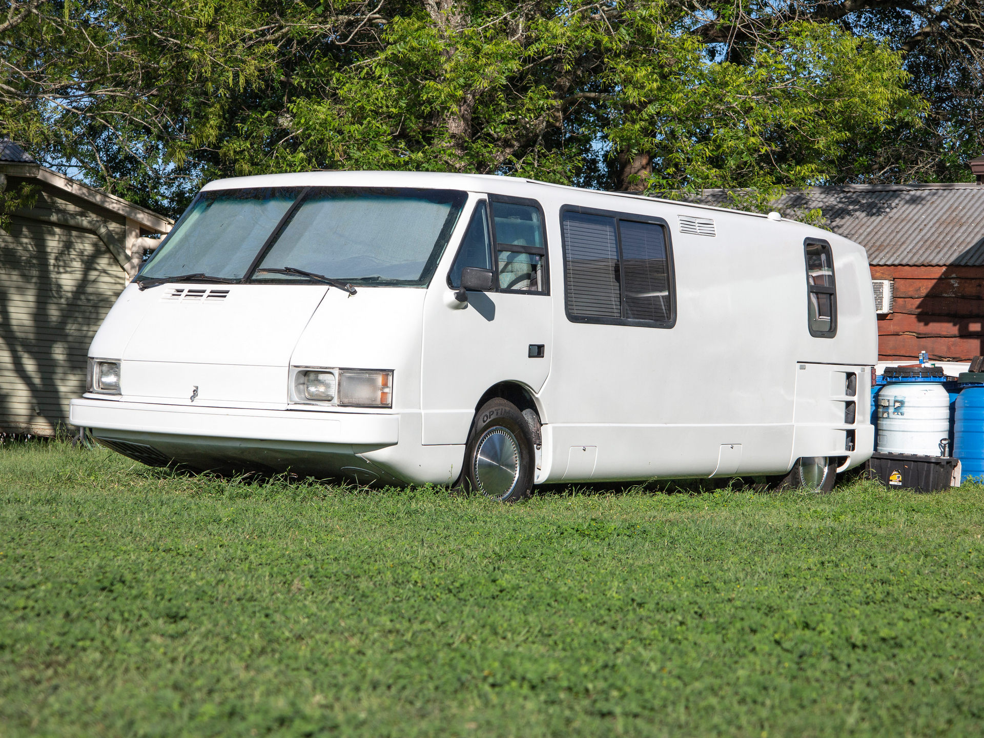 This Weird RV Is A Vixen 21 TD Powered By A BMW Straight-Six And Penned By The DeLorean’s Designer