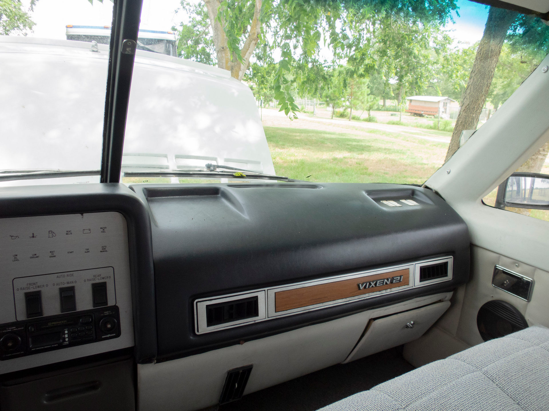 This Weird RV Is A Vixen 21 TD Powered By A BMW Straight-Six And Penned By The DeLorean’s Designer