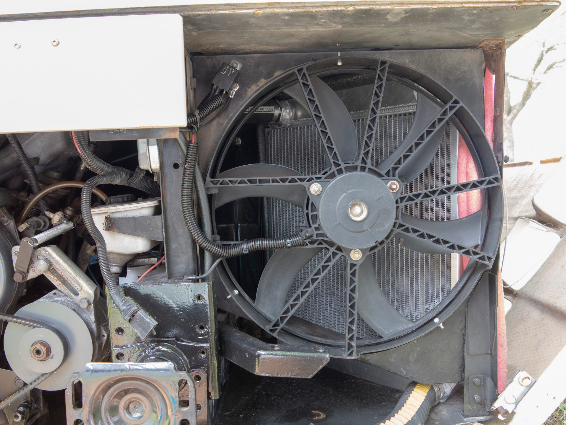 This Weird RV Is A Vixen 21 TD Powered By A BMW Straight-Six And Penned By The DeLorean’s Designer