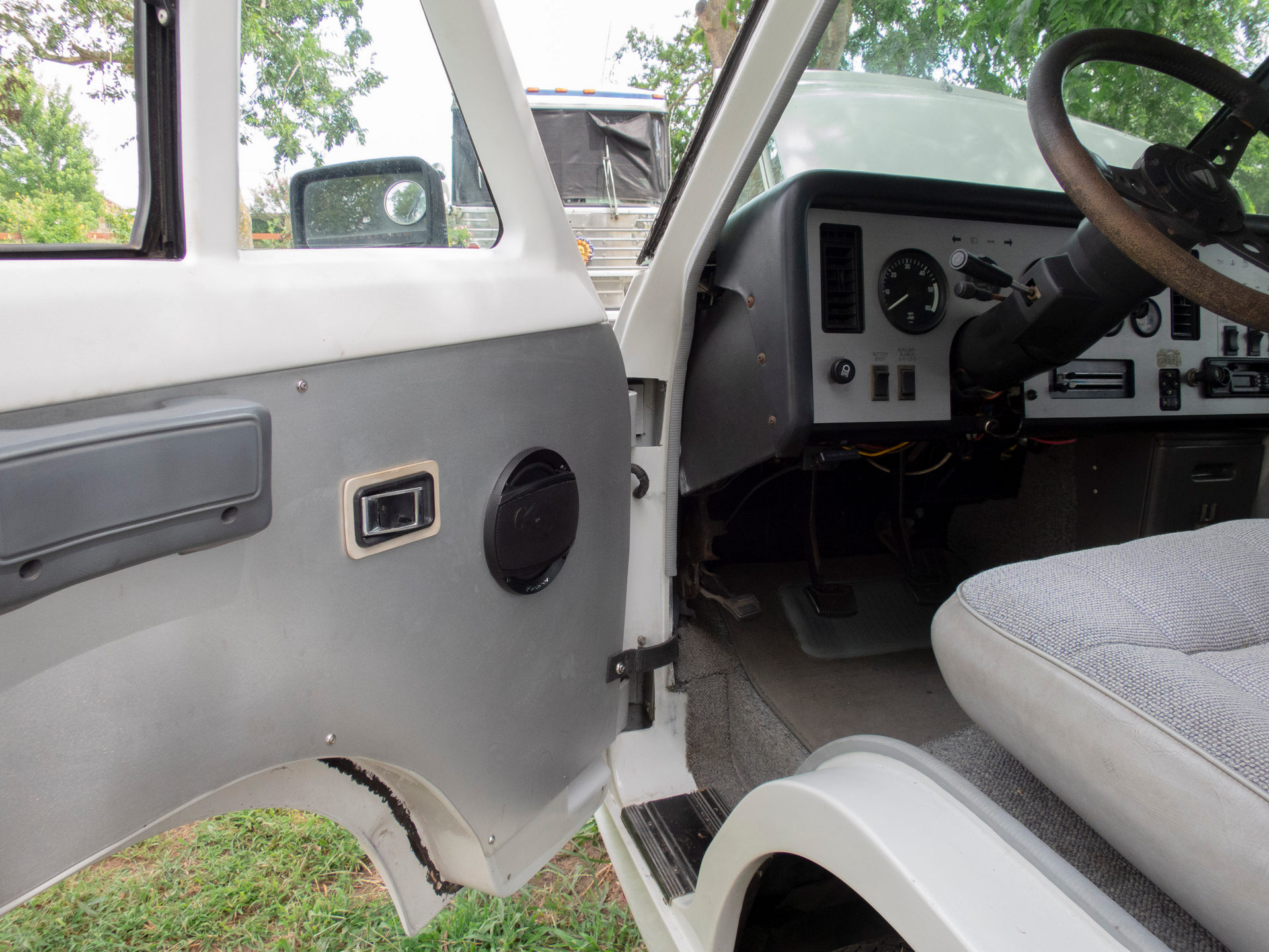 This Weird RV Is A Vixen 21 TD Powered By A BMW Straight-Six And Penned By The DeLorean’s Designer