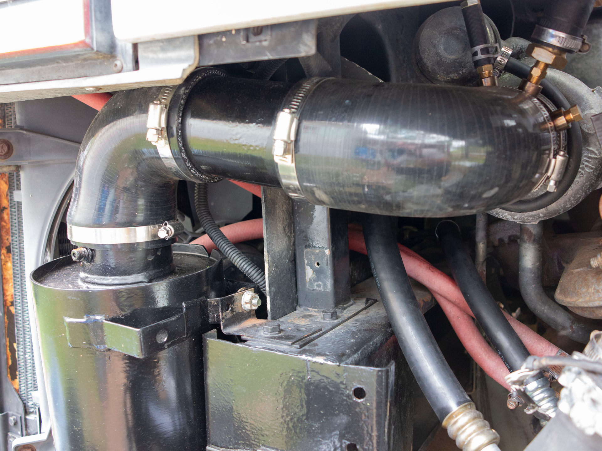 This Weird RV Is A Vixen 21 TD Powered By A BMW Straight-Six And Penned By The DeLorean’s Designer