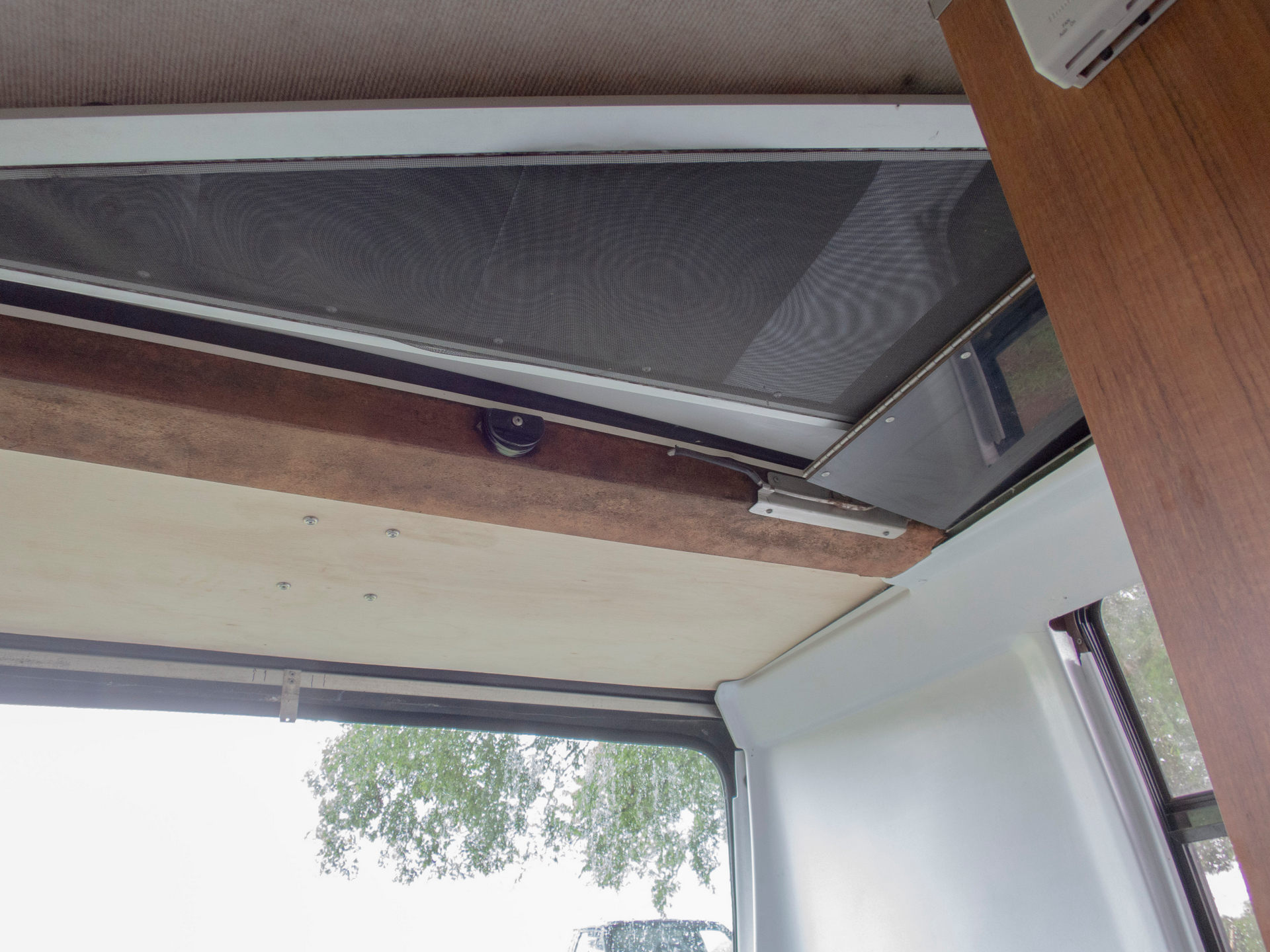 This Weird RV Is A Vixen 21 TD Powered By A BMW Straight-Six And Penned By The DeLorean’s Designer