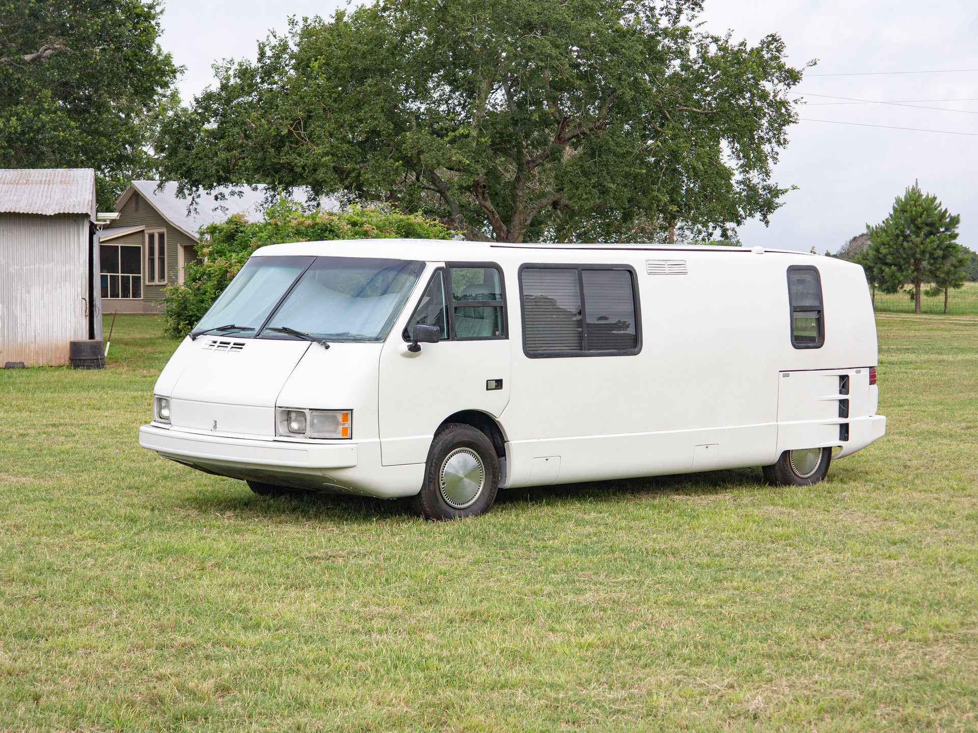 This Weird RV Is A Vixen 21 TD Powered By A BMW Straight-Six And Penned By The DeLorean’s Designer
