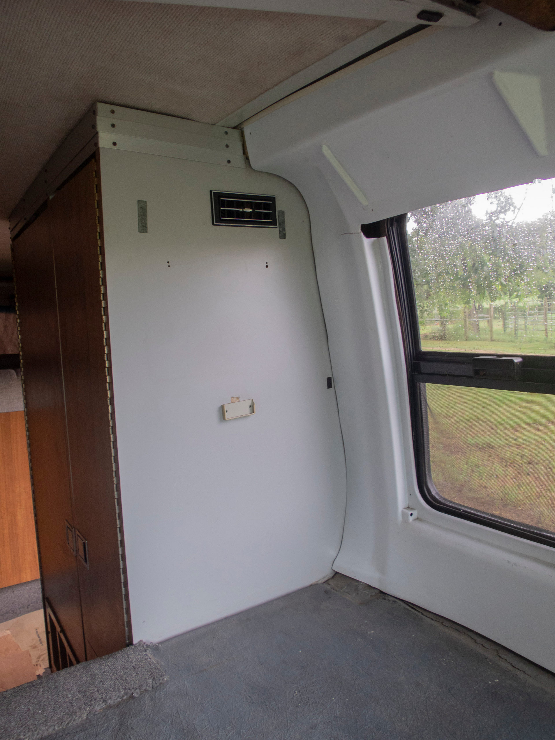 This Weird RV Is A Vixen 21 TD Powered By A BMW Straight-Six And Penned By The DeLorean’s Designer