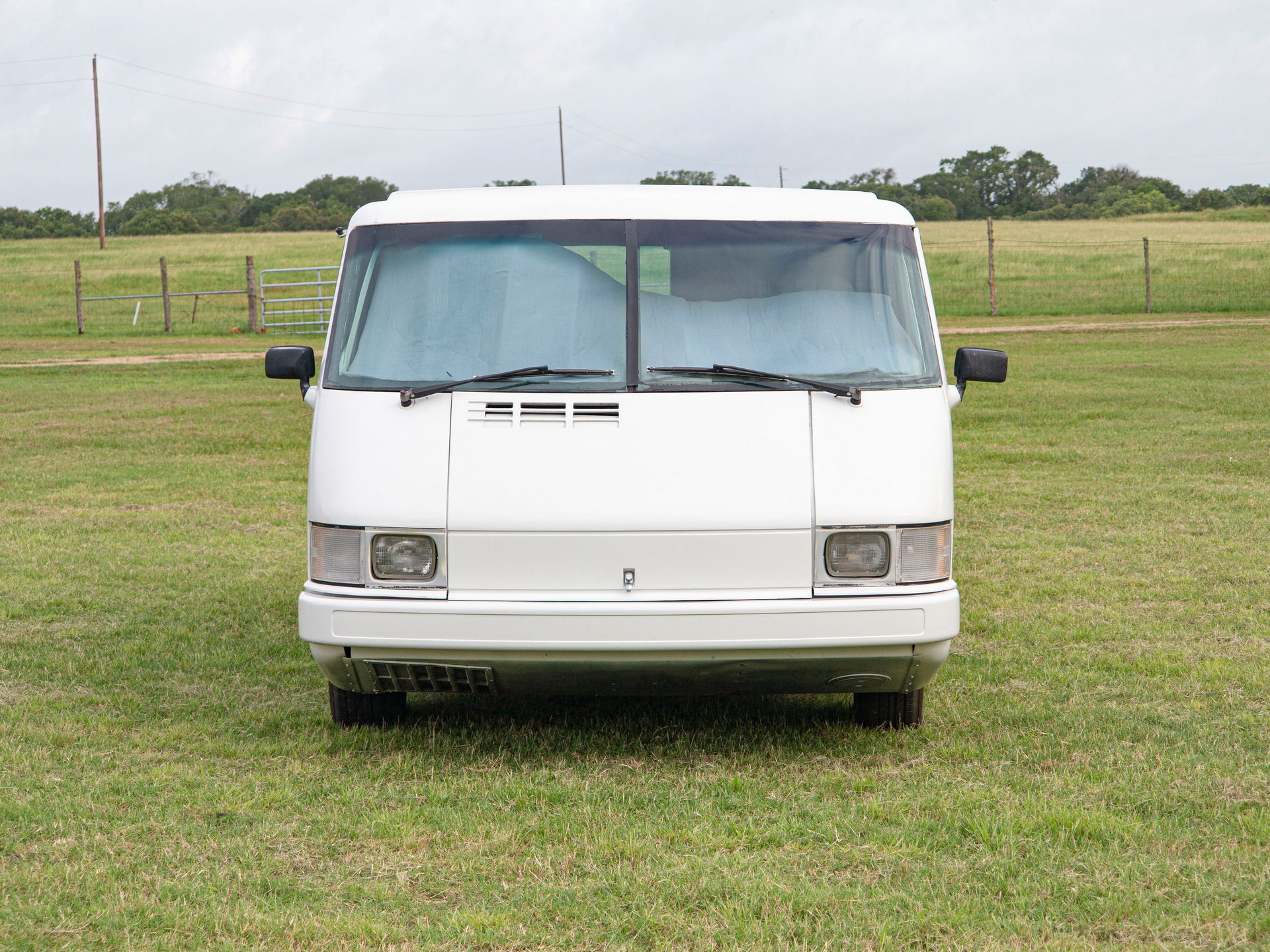 This Weird RV Is A Vixen 21 TD Powered By A BMW Straight-Six And Penned By The DeLorean’s Designer