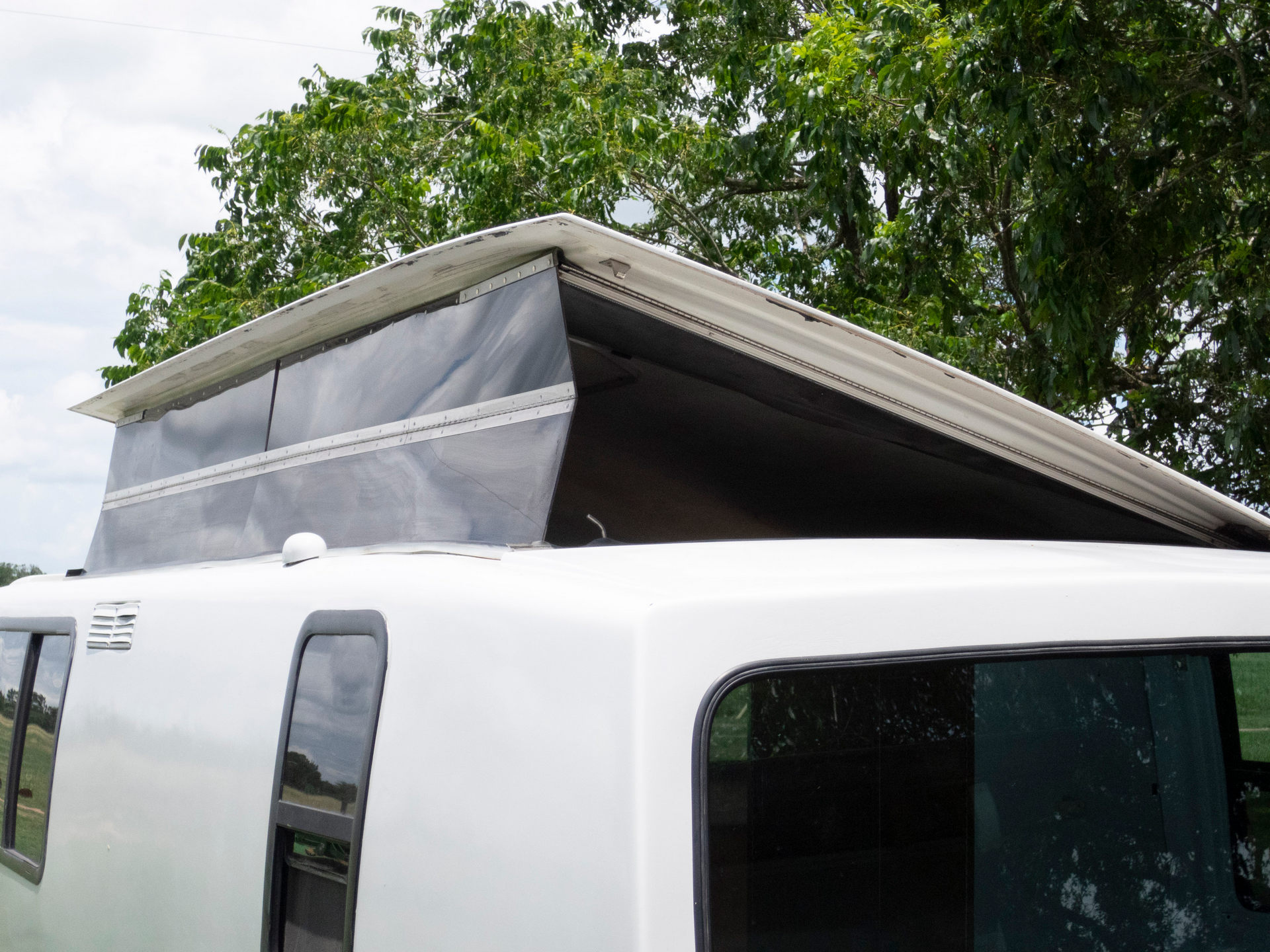 This Weird RV Is A Vixen 21 TD Powered By A BMW Straight-Six And Penned By The DeLorean’s Designer