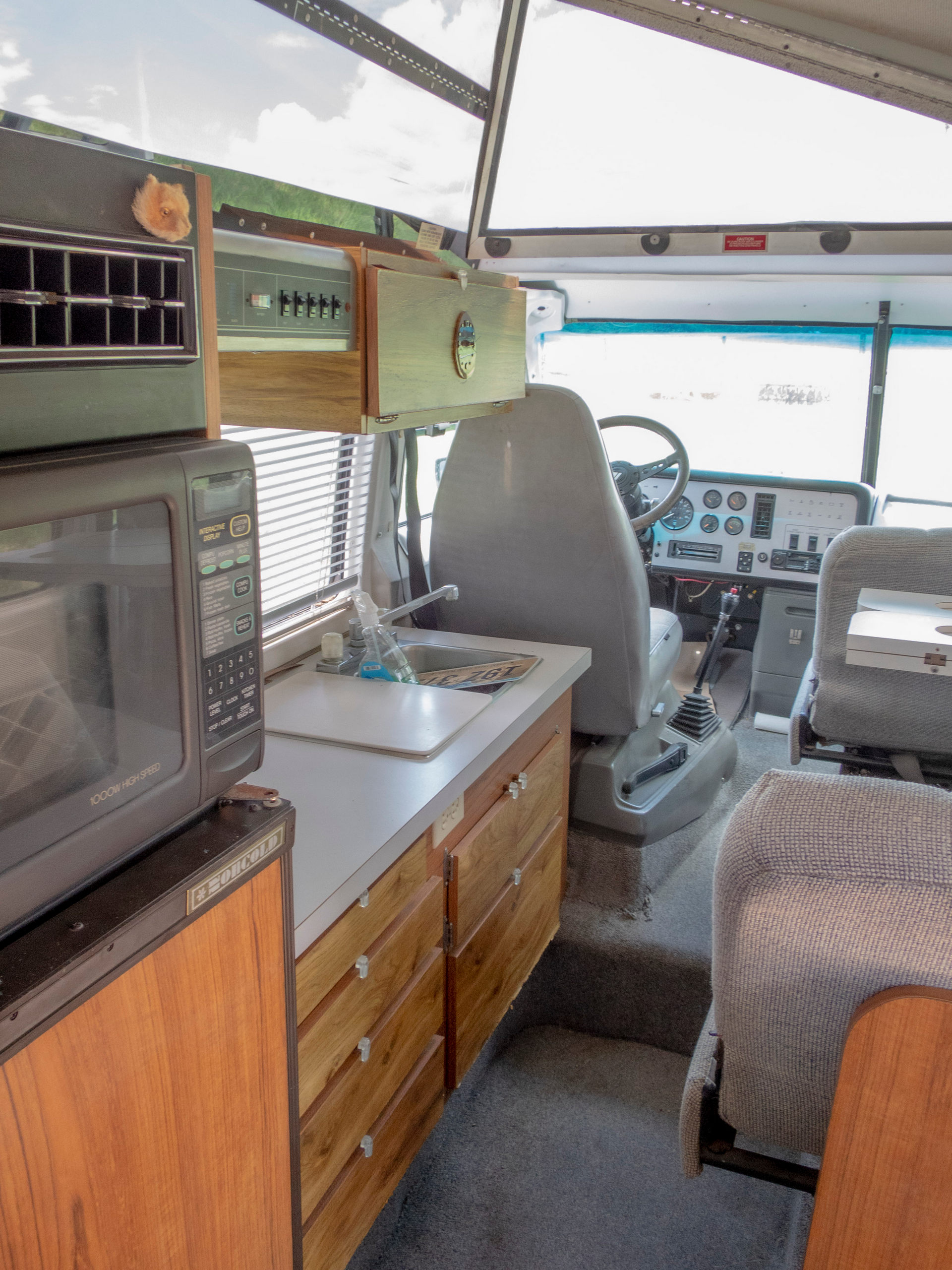 This Weird RV Is A Vixen 21 TD Powered By A BMW Straight-Six And Penned By The DeLorean’s Designer