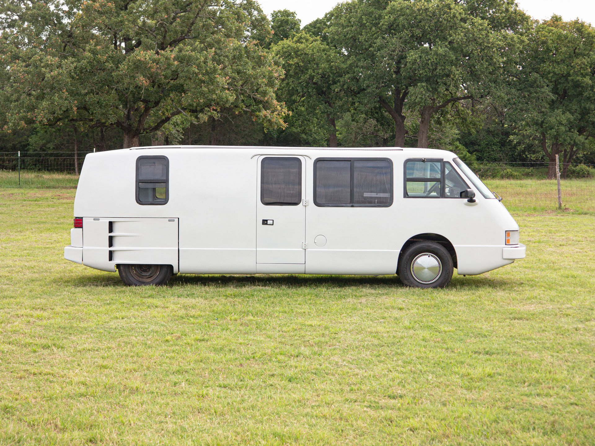 This Weird RV Is A Vixen 21 TD Powered By A BMW Straight-Six And Penned By The DeLorean’s Designer
