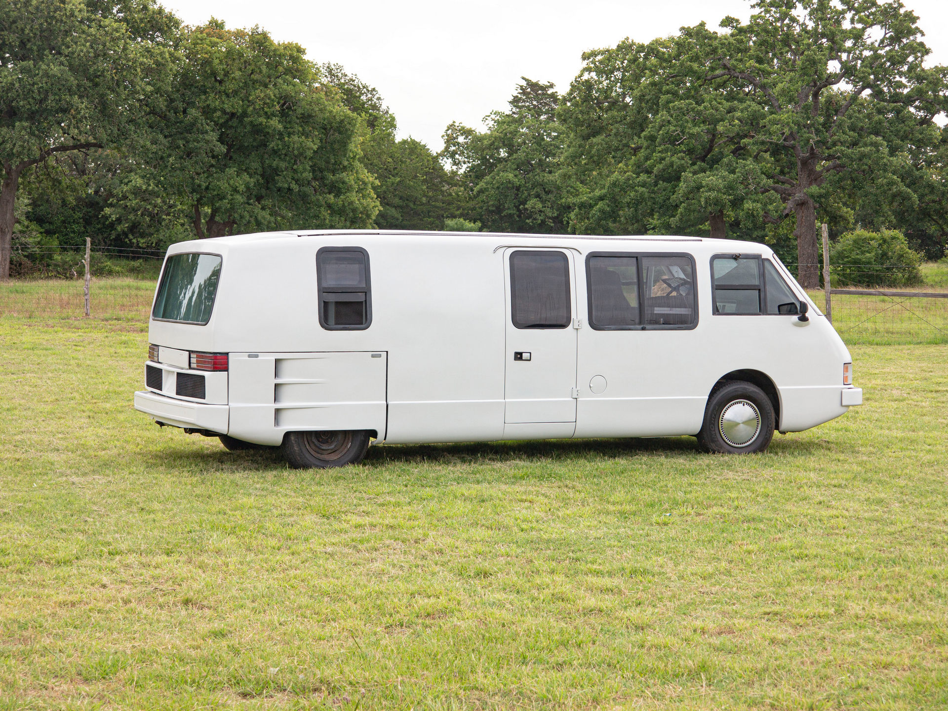 This Weird RV Is A Vixen 21 TD Powered By A BMW Straight-Six And Penned By The DeLorean’s Designer