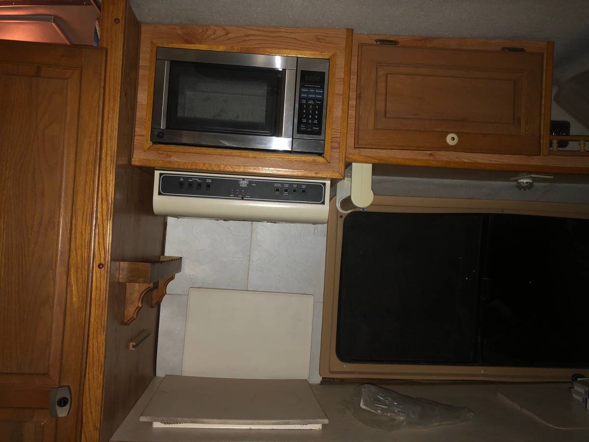 This Rare Vixen 21 SE RV Has The Supercharged V6 Of A Buick Riviera