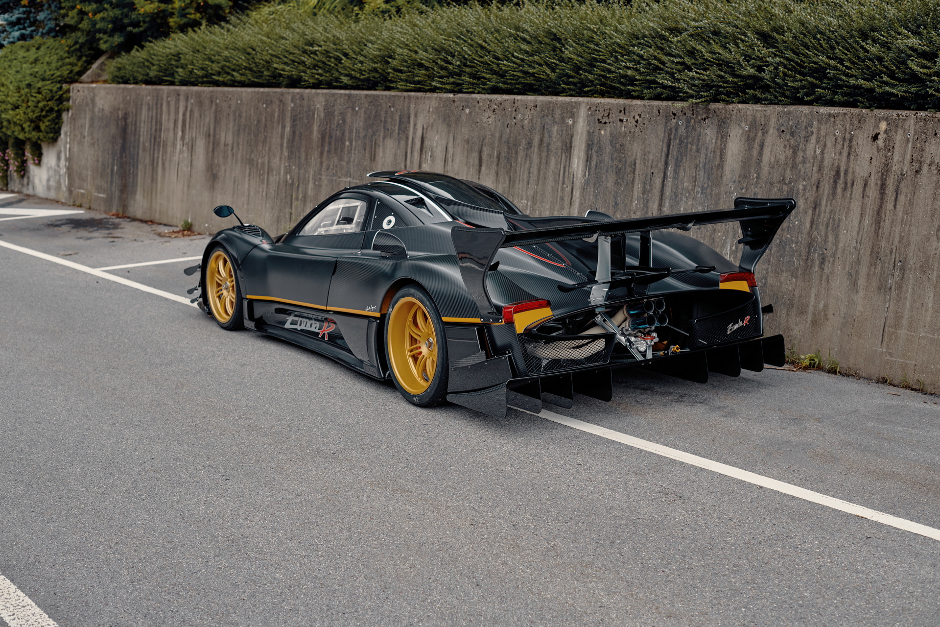 This 1 of 10 Pagani Zonda R Evolution Has 800 HP And Just 630 Miles On Its Odo