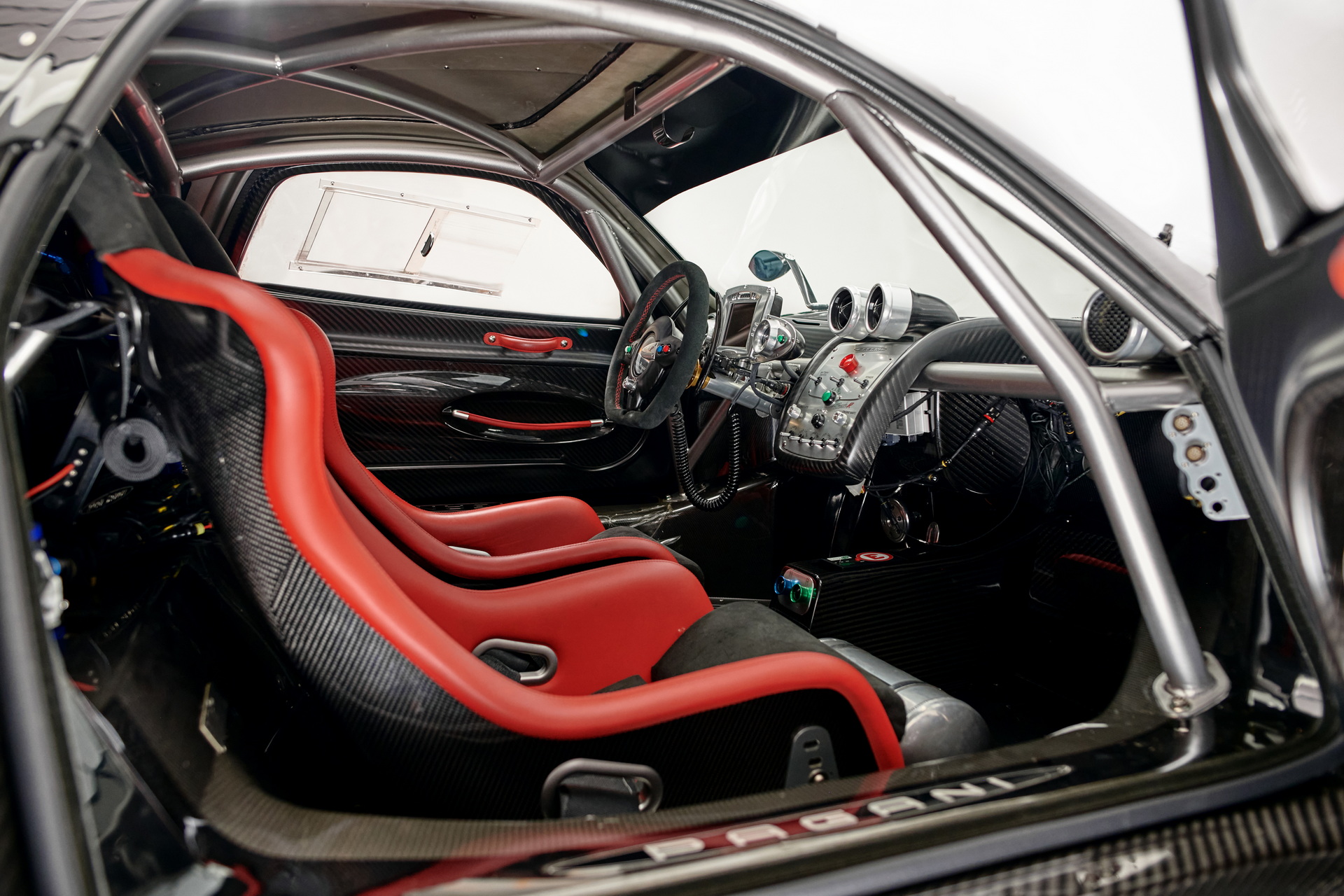 This 1 of 10 Pagani Zonda R Evolution Has 800 HP And Just 630 Miles On Its Odo